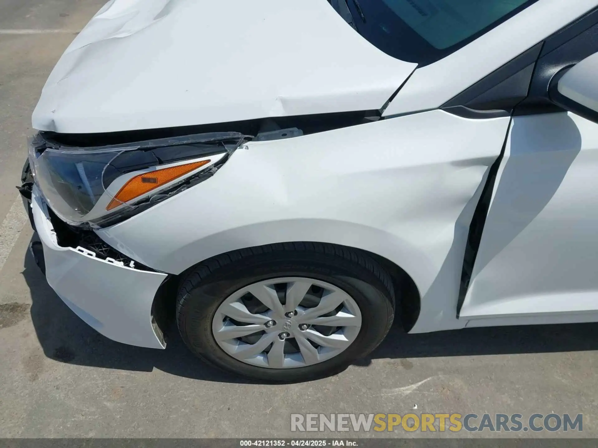 18 Photograph of a damaged car 3KPC24A66ME153125 HYUNDAI ACCENT 2021