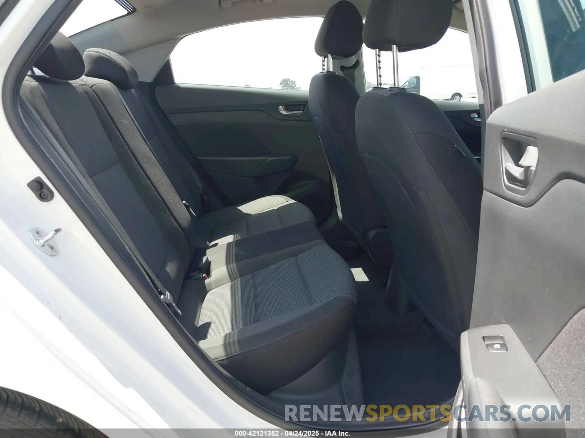 8 Photograph of a damaged car 3KPC24A66ME153125 HYUNDAI ACCENT 2021