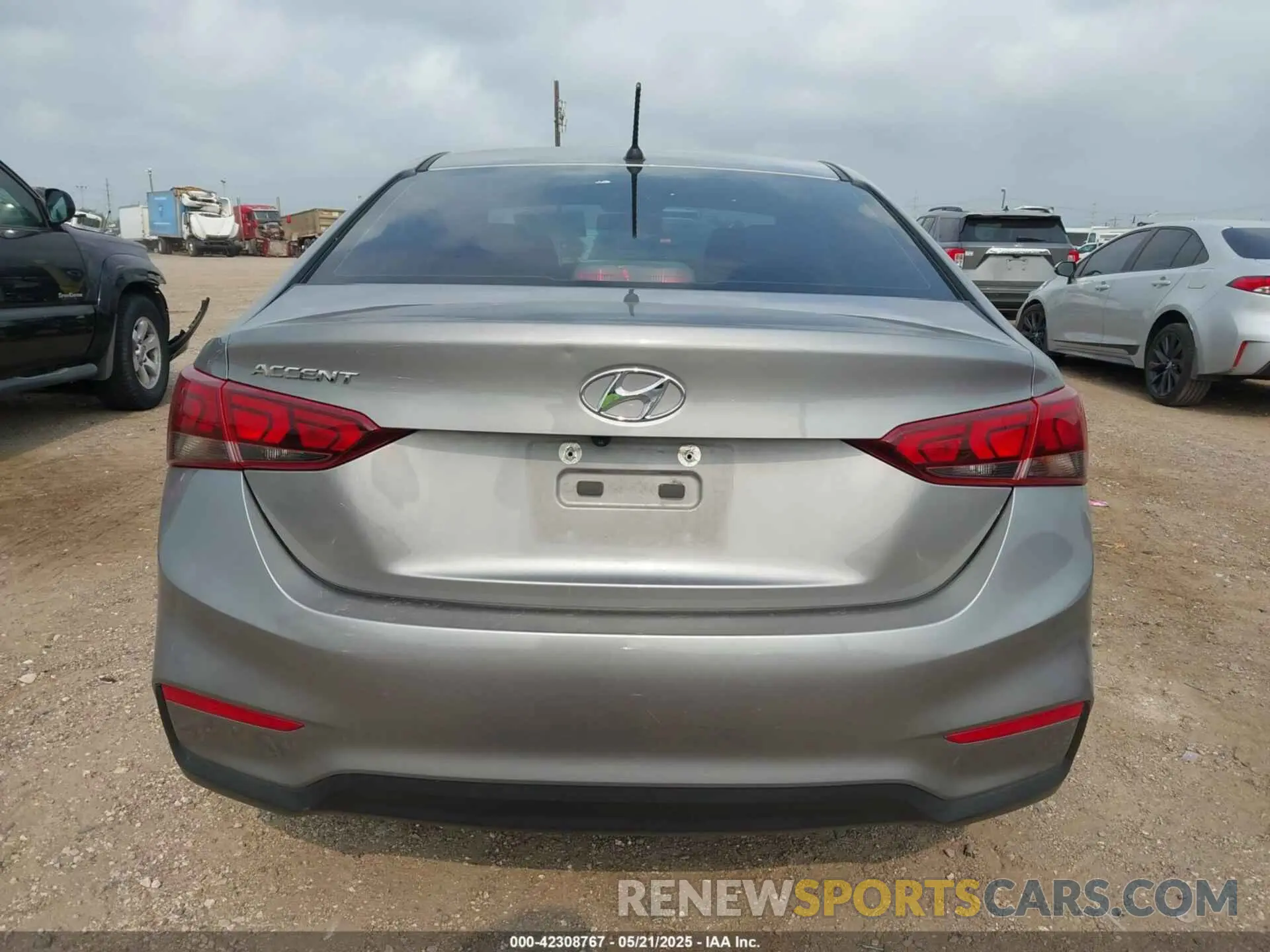 16 Photograph of a damaged car 3KPC24A67ME144353 HYUNDAI ACCENT 2021