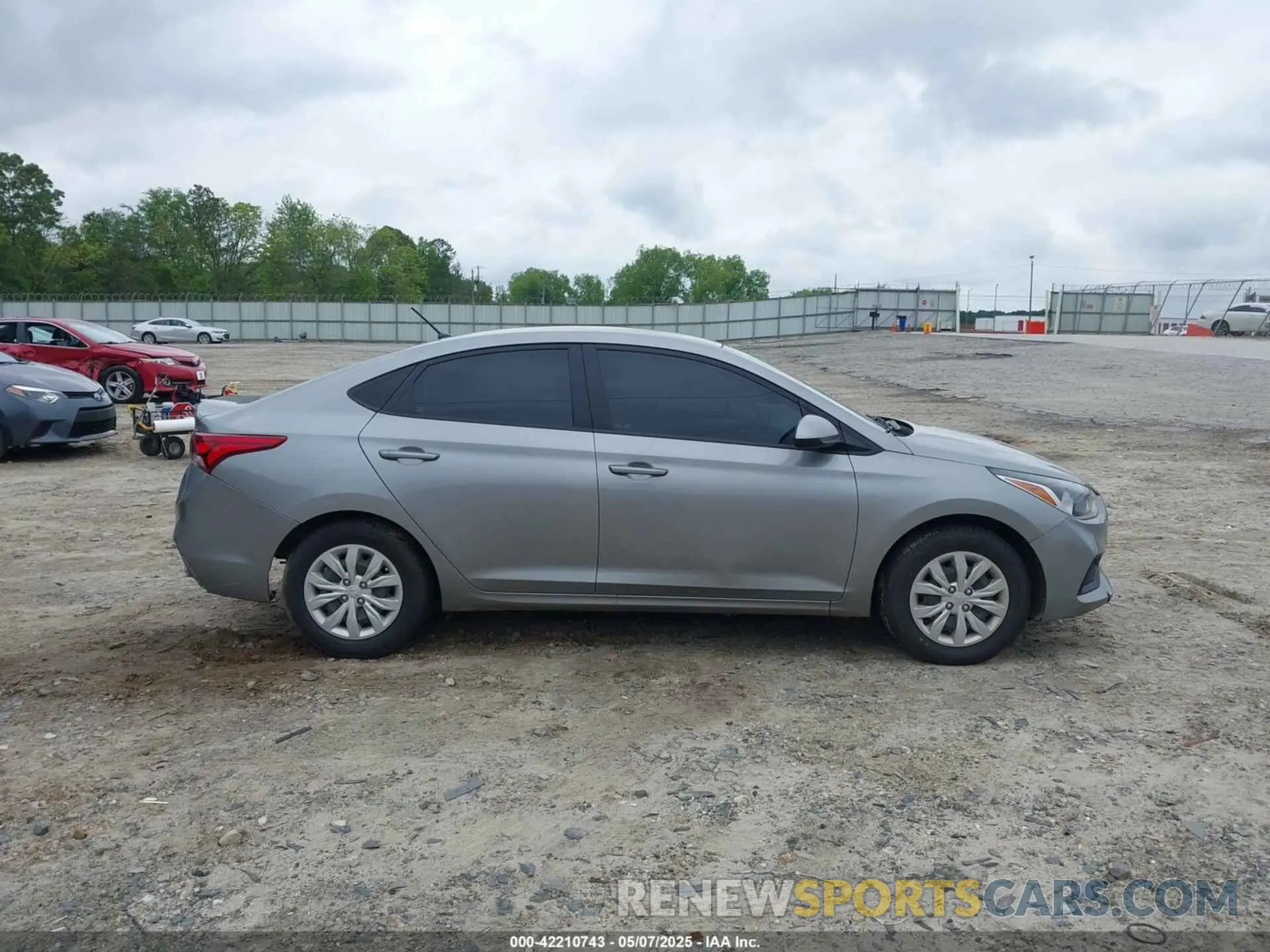 14 Photograph of a damaged car 3KPC24A68ME133443 HYUNDAI ACCENT 2021