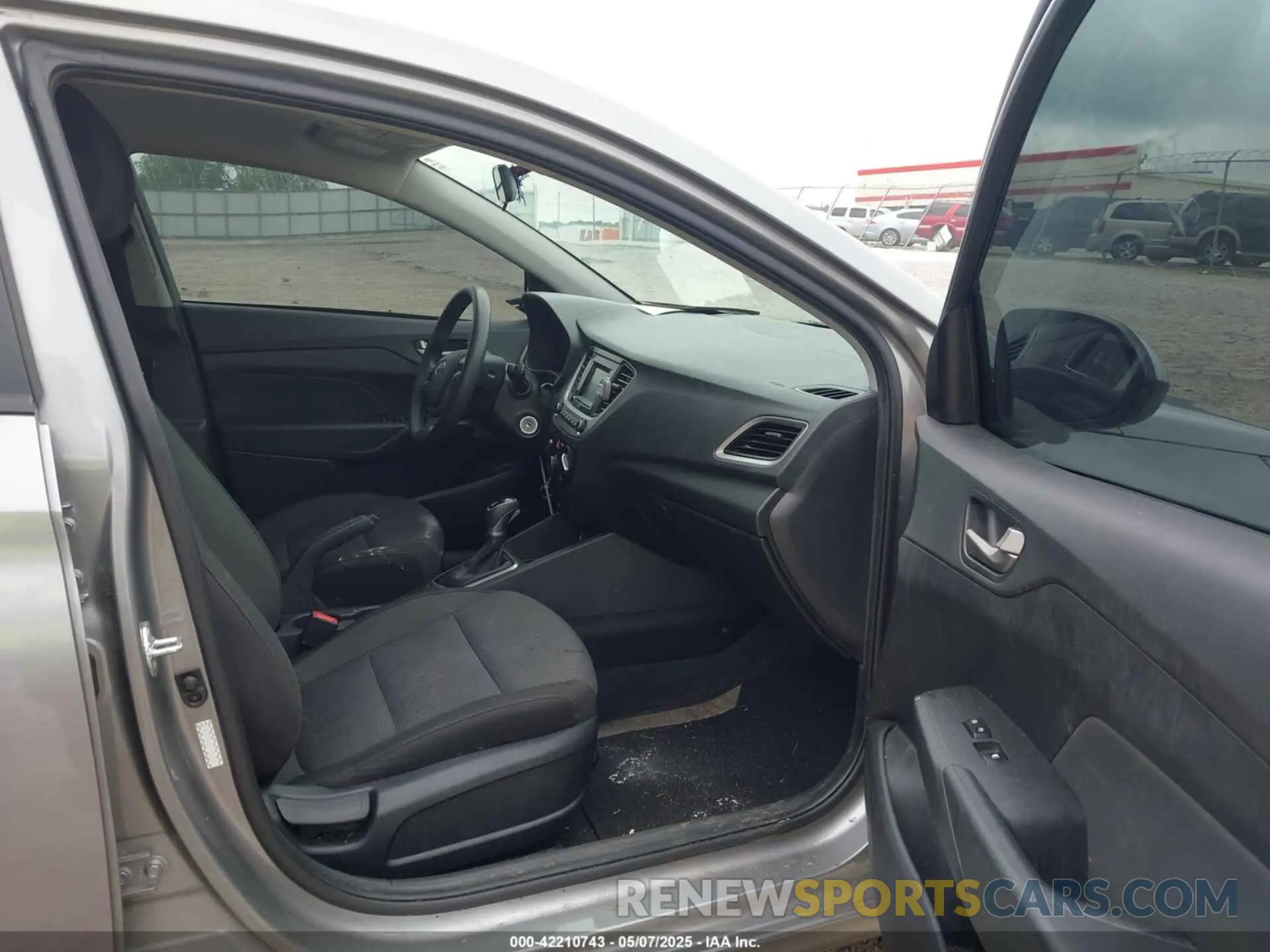 5 Photograph of a damaged car 3KPC24A68ME133443 HYUNDAI ACCENT 2021