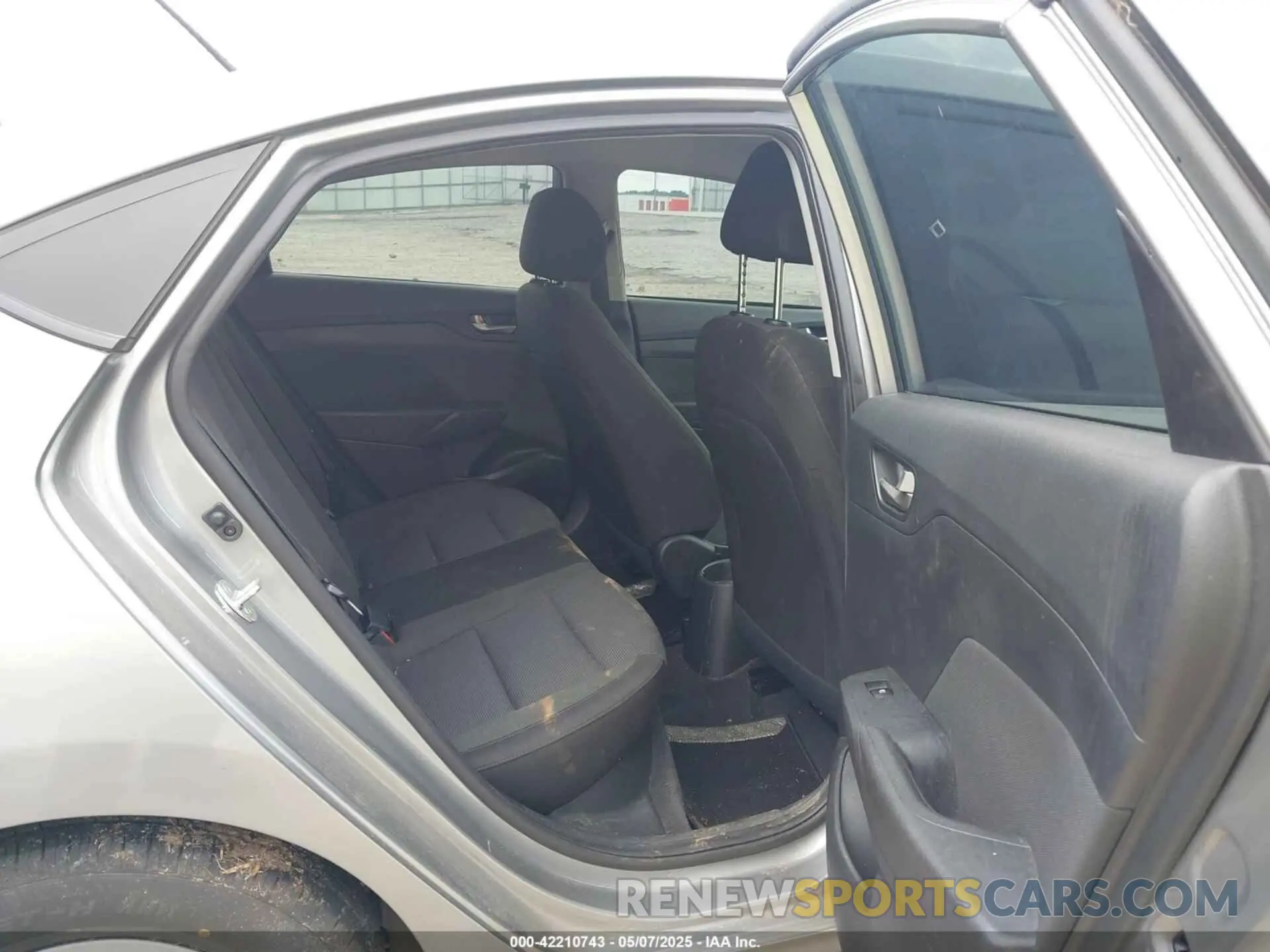 8 Photograph of a damaged car 3KPC24A68ME133443 HYUNDAI ACCENT 2021
