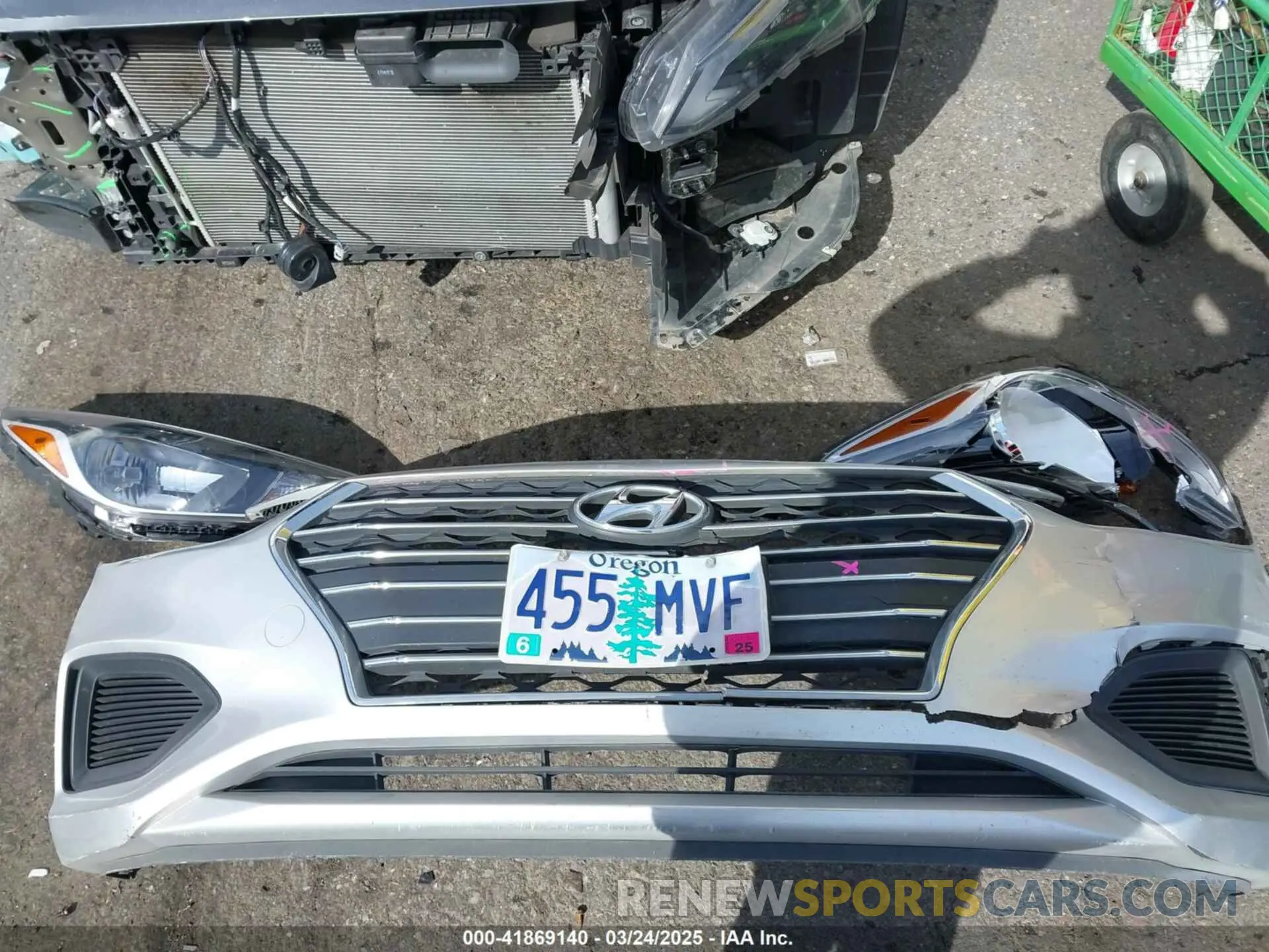 12 Photograph of a damaged car 3KPC24A68ME149058 HYUNDAI ACCENT 2021
