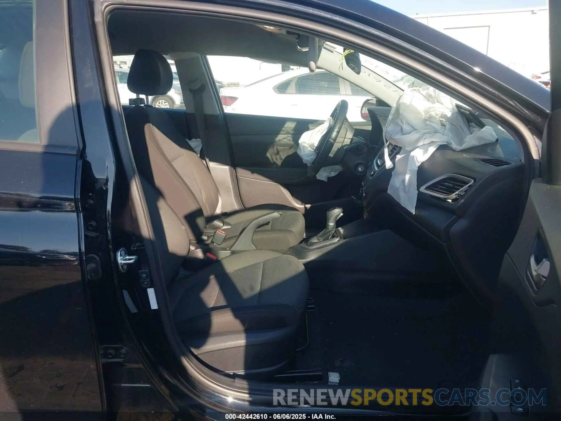5 Photograph of a damaged car 3KPC24A60NE160976 HYUNDAI ACCENT 2022