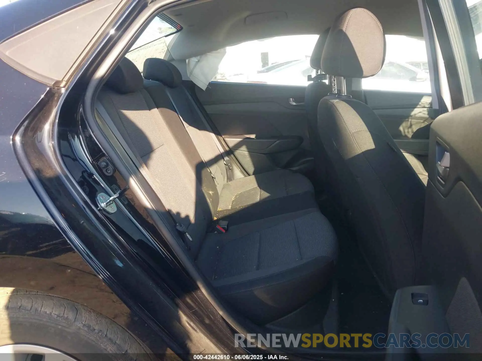 8 Photograph of a damaged car 3KPC24A60NE160976 HYUNDAI ACCENT 2022