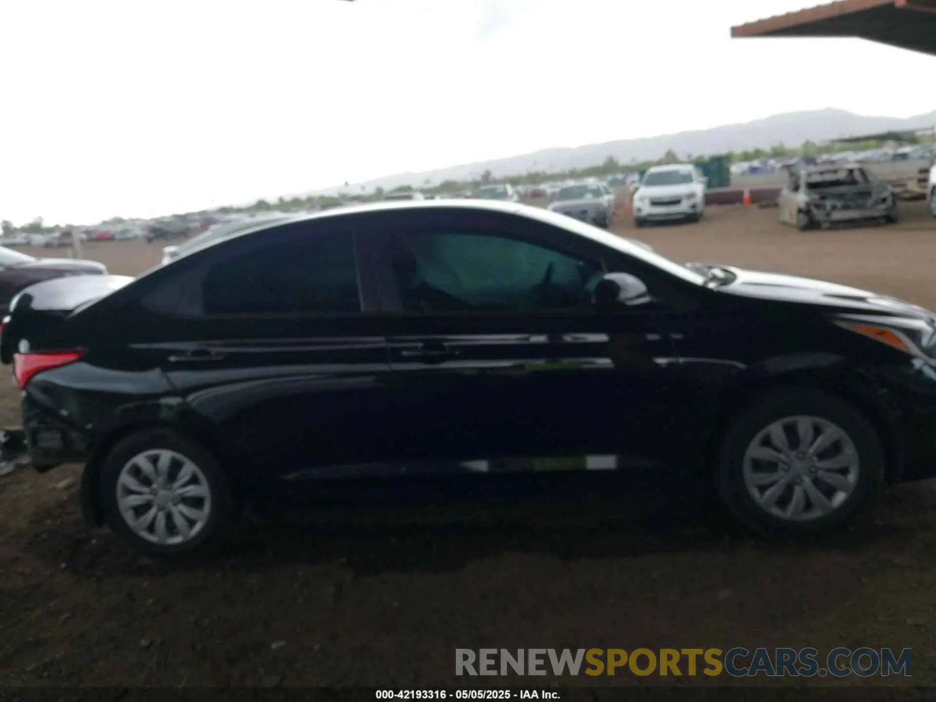 14 Photograph of a damaged car 3KPC24A60NE172870 HYUNDAI ACCENT 2022