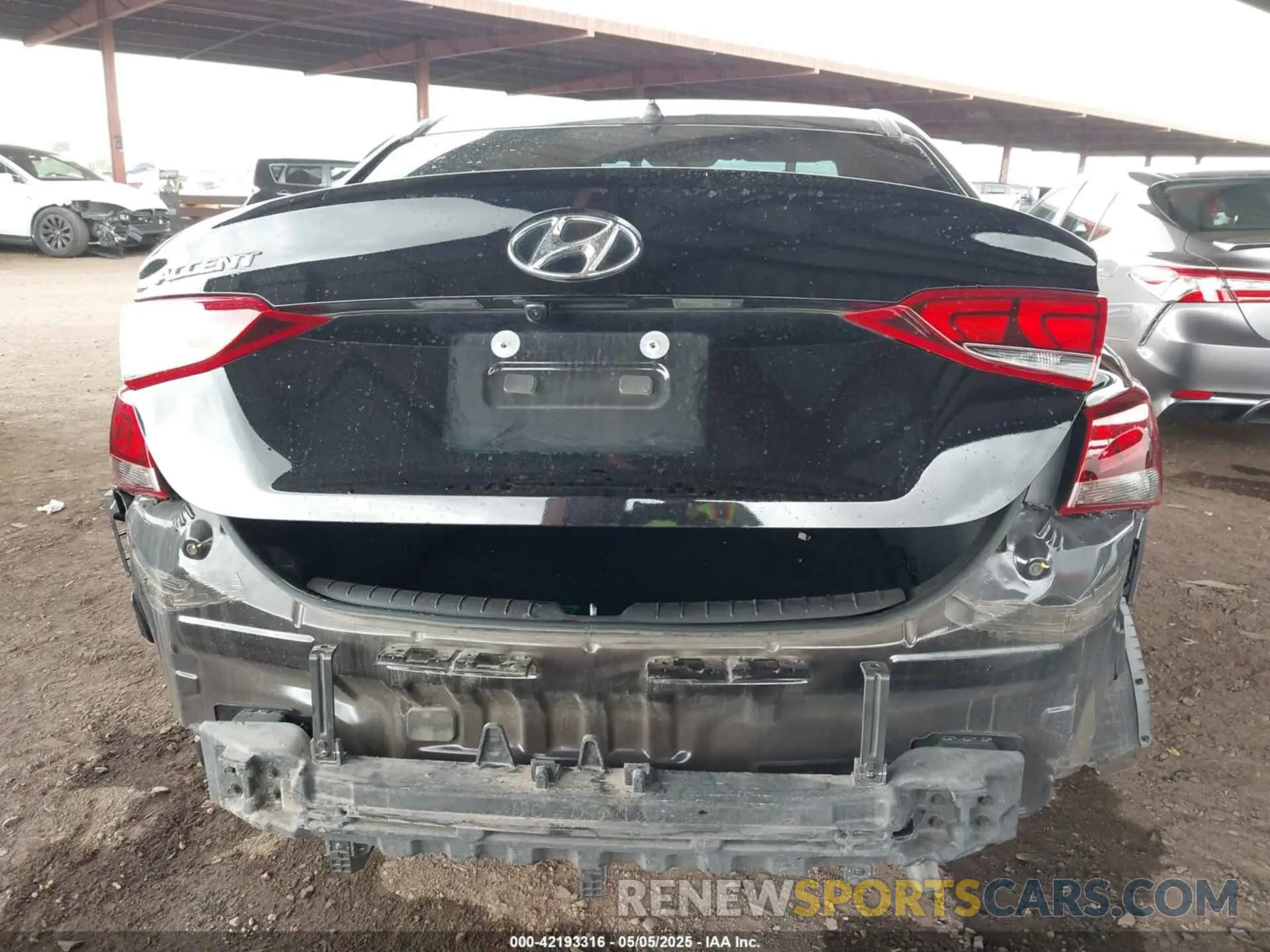 17 Photograph of a damaged car 3KPC24A60NE172870 HYUNDAI ACCENT 2022