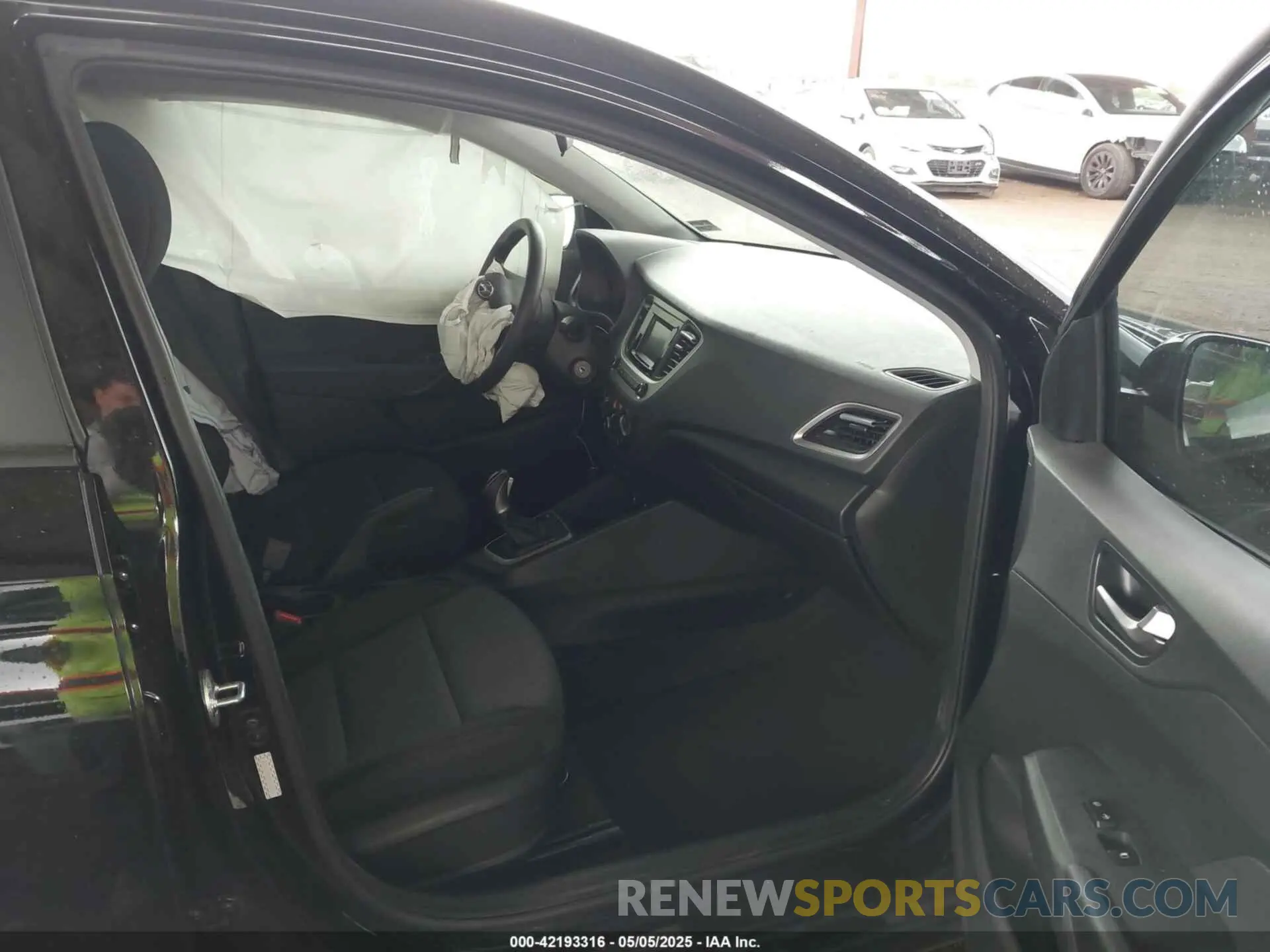 5 Photograph of a damaged car 3KPC24A60NE172870 HYUNDAI ACCENT 2022