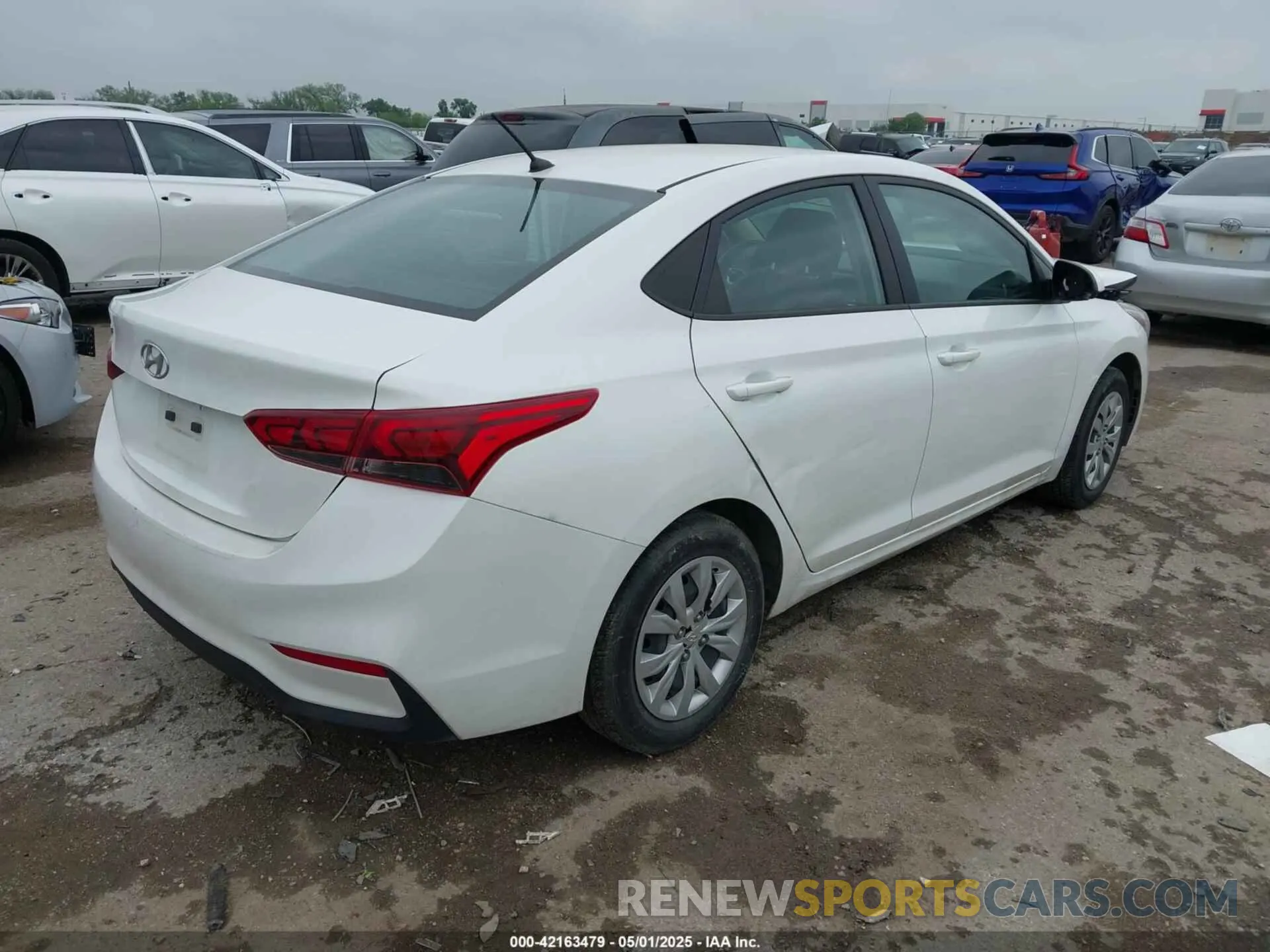 4 Photograph of a damaged car 3KPC24A61NE171775 HYUNDAI ACCENT 2022