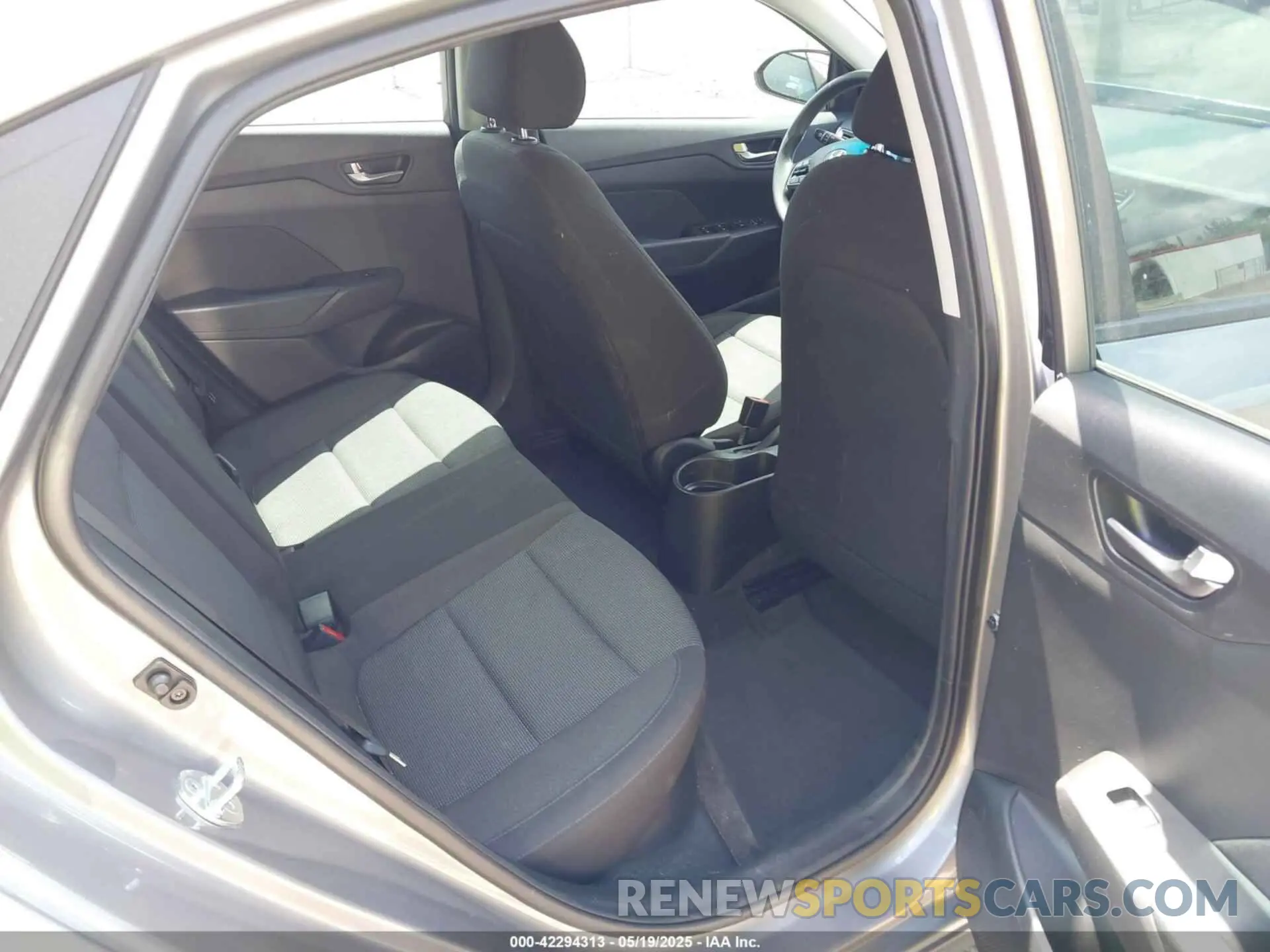 8 Photograph of a damaged car 3KPC24A64NE177618 HYUNDAI ACCENT 2022
