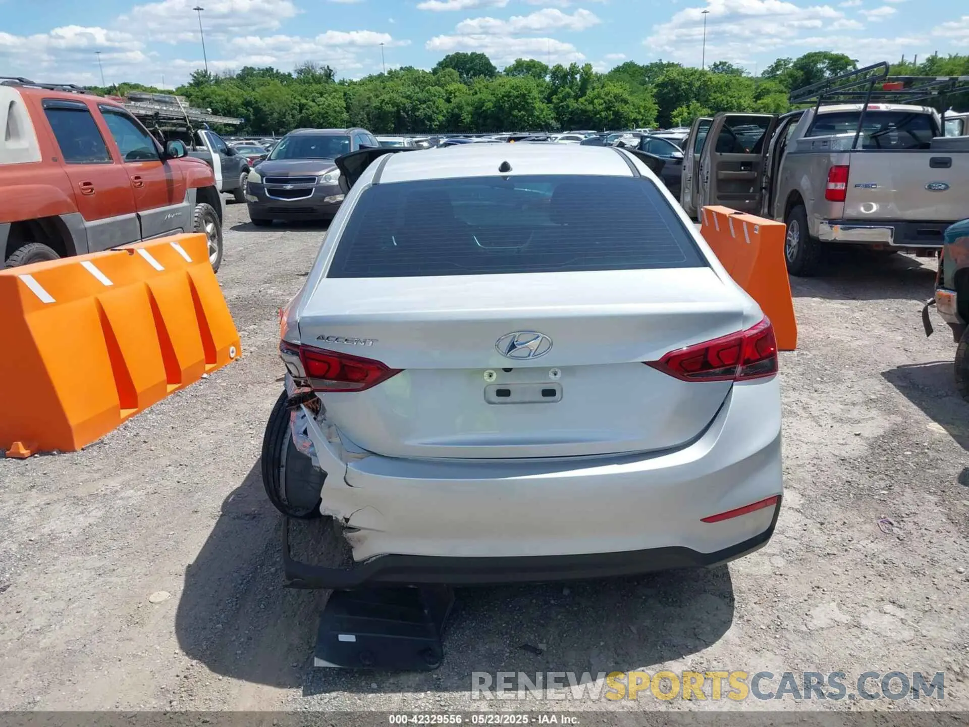 16 Photograph of a damaged car 3KPC24A66NE185218 HYUNDAI ACCENT 2022