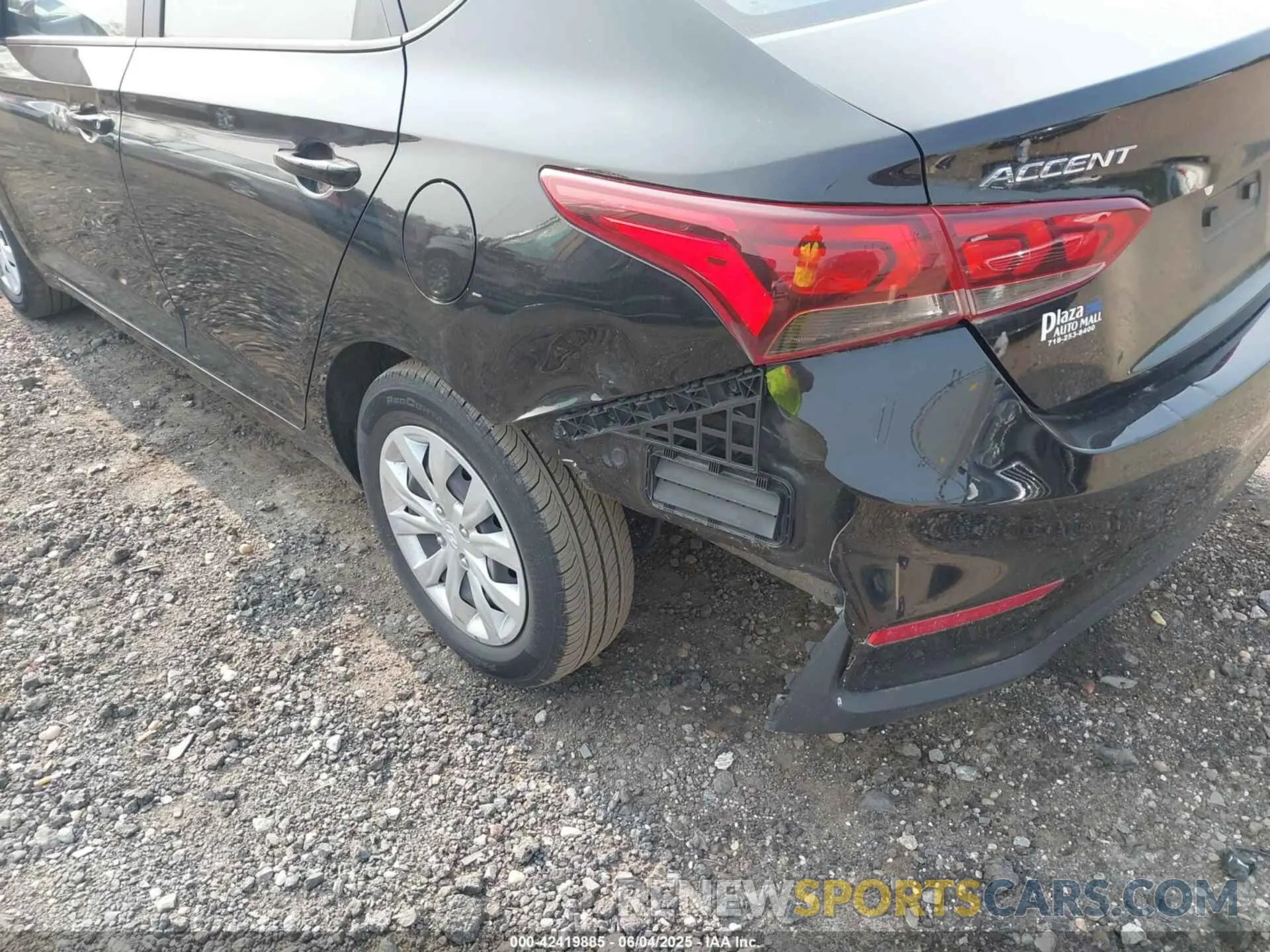 18 Photograph of a damaged car 3KPC24A67NE157914 HYUNDAI ACCENT 2022