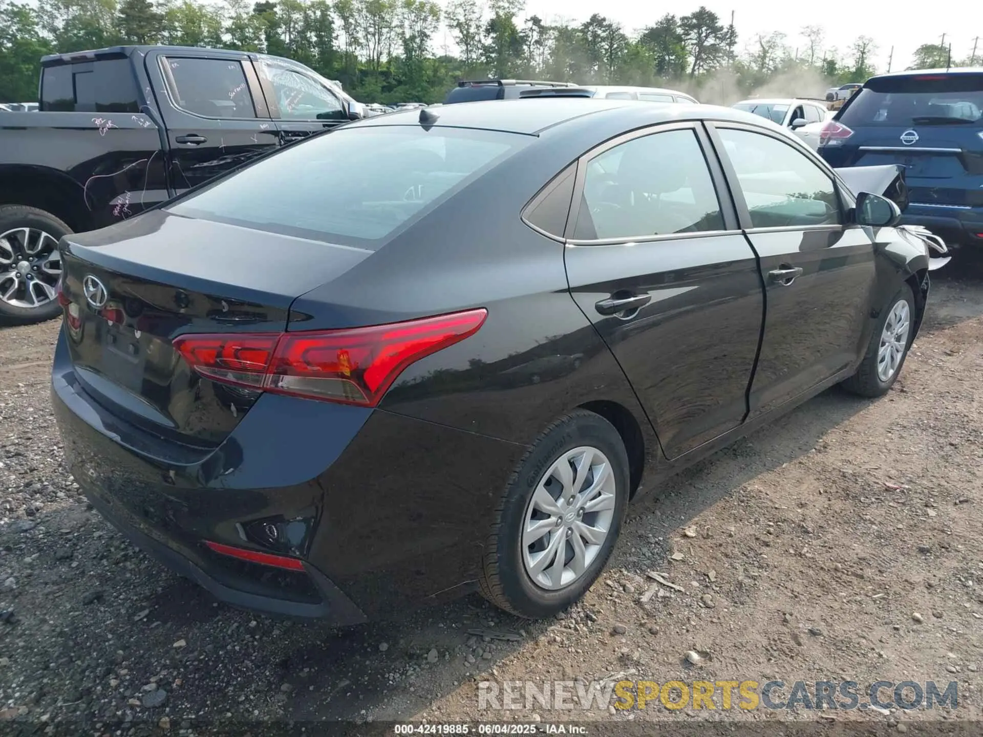 4 Photograph of a damaged car 3KPC24A67NE157914 HYUNDAI ACCENT 2022