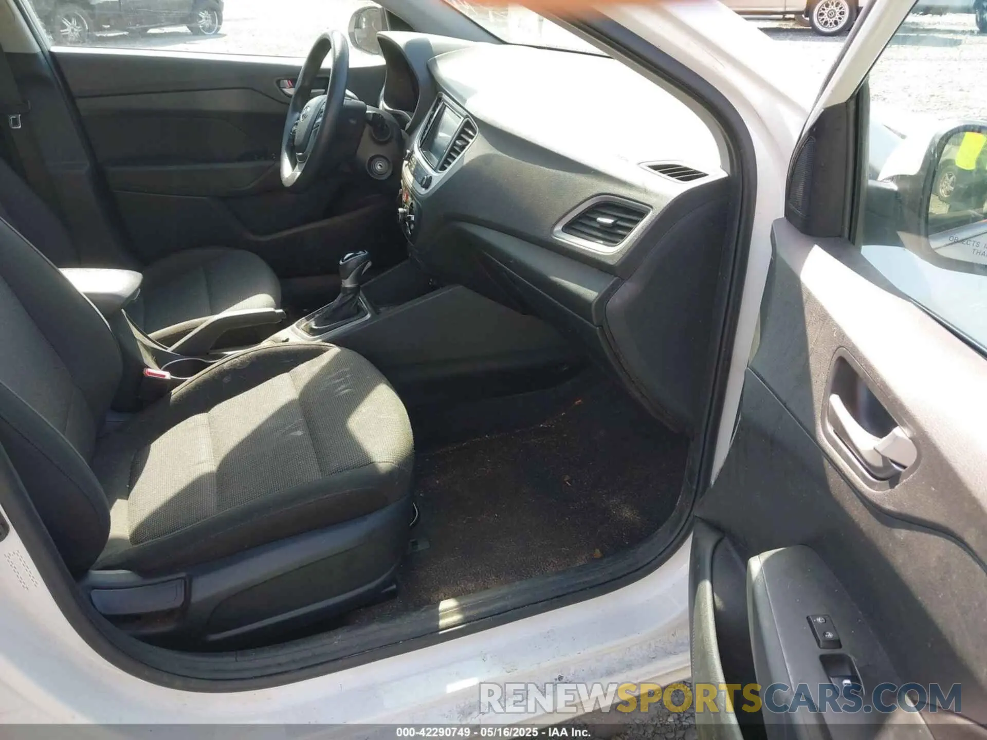 5 Photograph of a damaged car 3KPC24A67NE189939 HYUNDAI ACCENT 2022