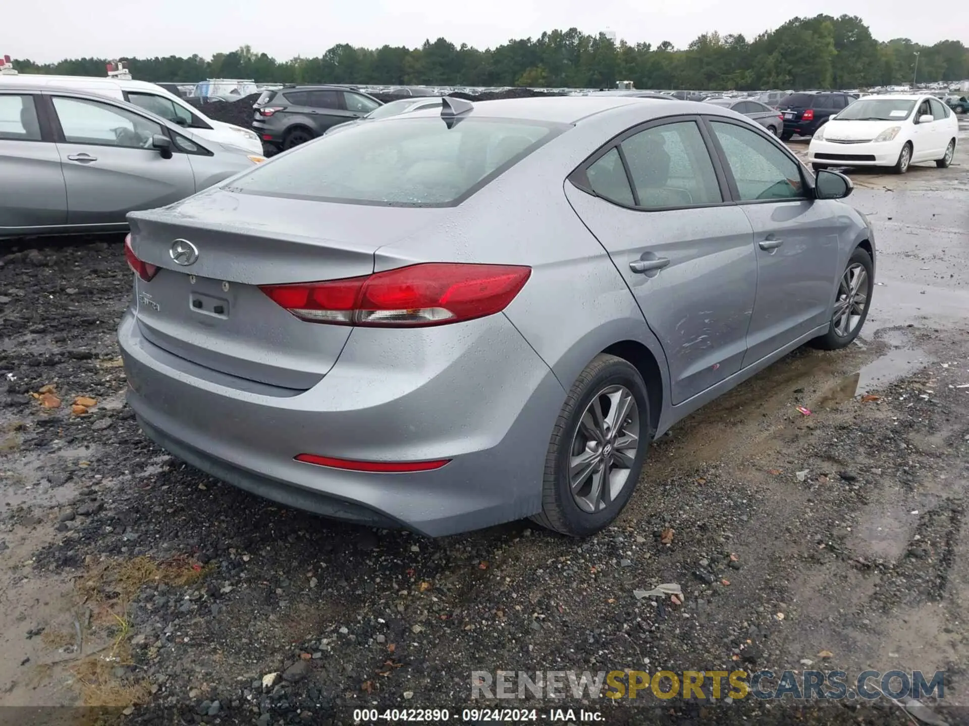 4 Photograph of a damaged car 5NPD84LF8HH008248 HYUNDAI ELANTRA 2017