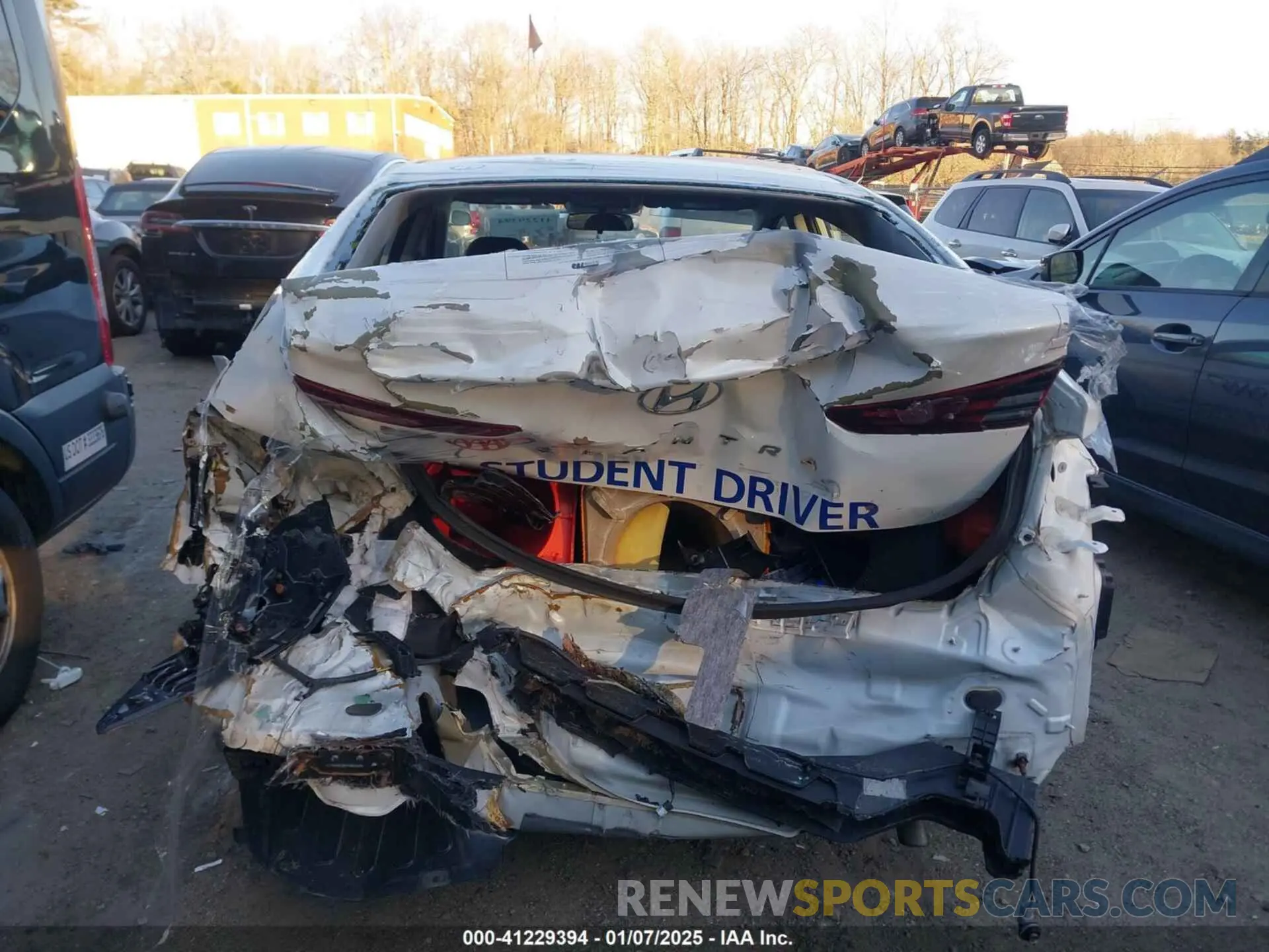 16 Photograph of a damaged car 5NPD74LF0KH406242 HYUNDAI ELANTRA 2019