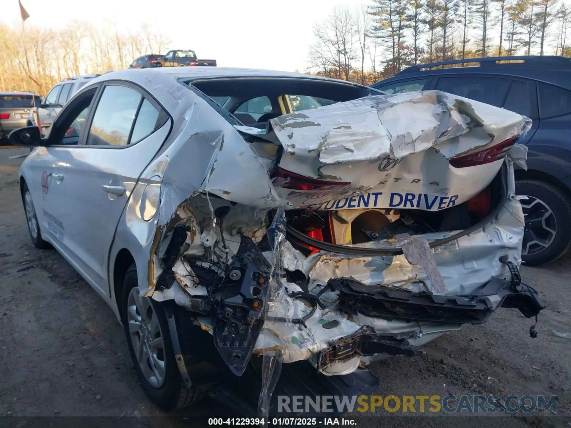 3 Photograph of a damaged car 5NPD74LF0KH406242 HYUNDAI ELANTRA 2019