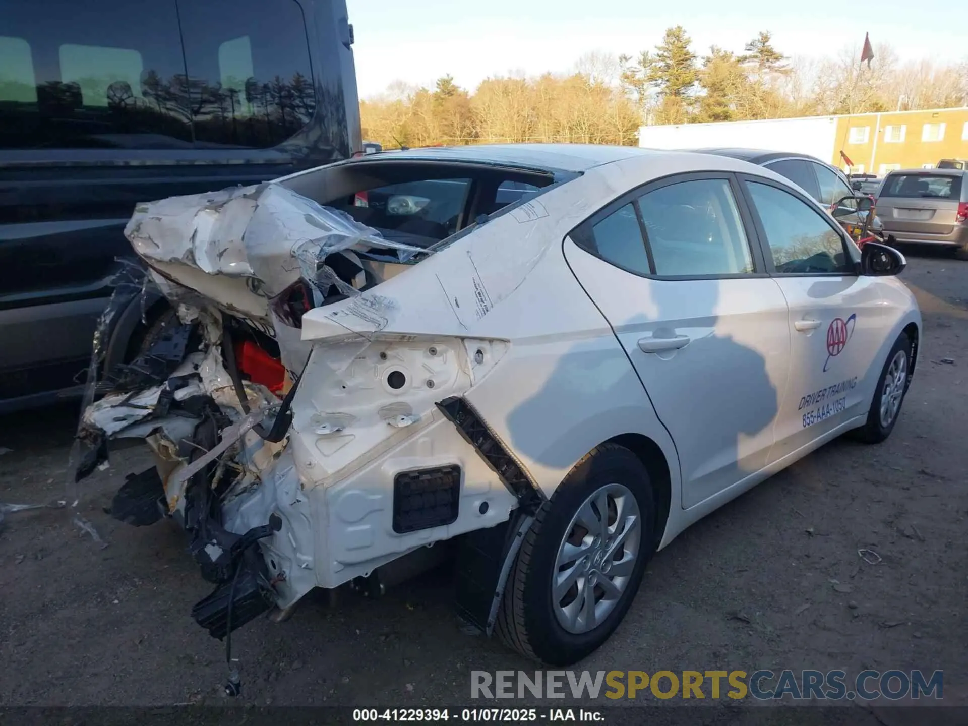 4 Photograph of a damaged car 5NPD74LF0KH406242 HYUNDAI ELANTRA 2019