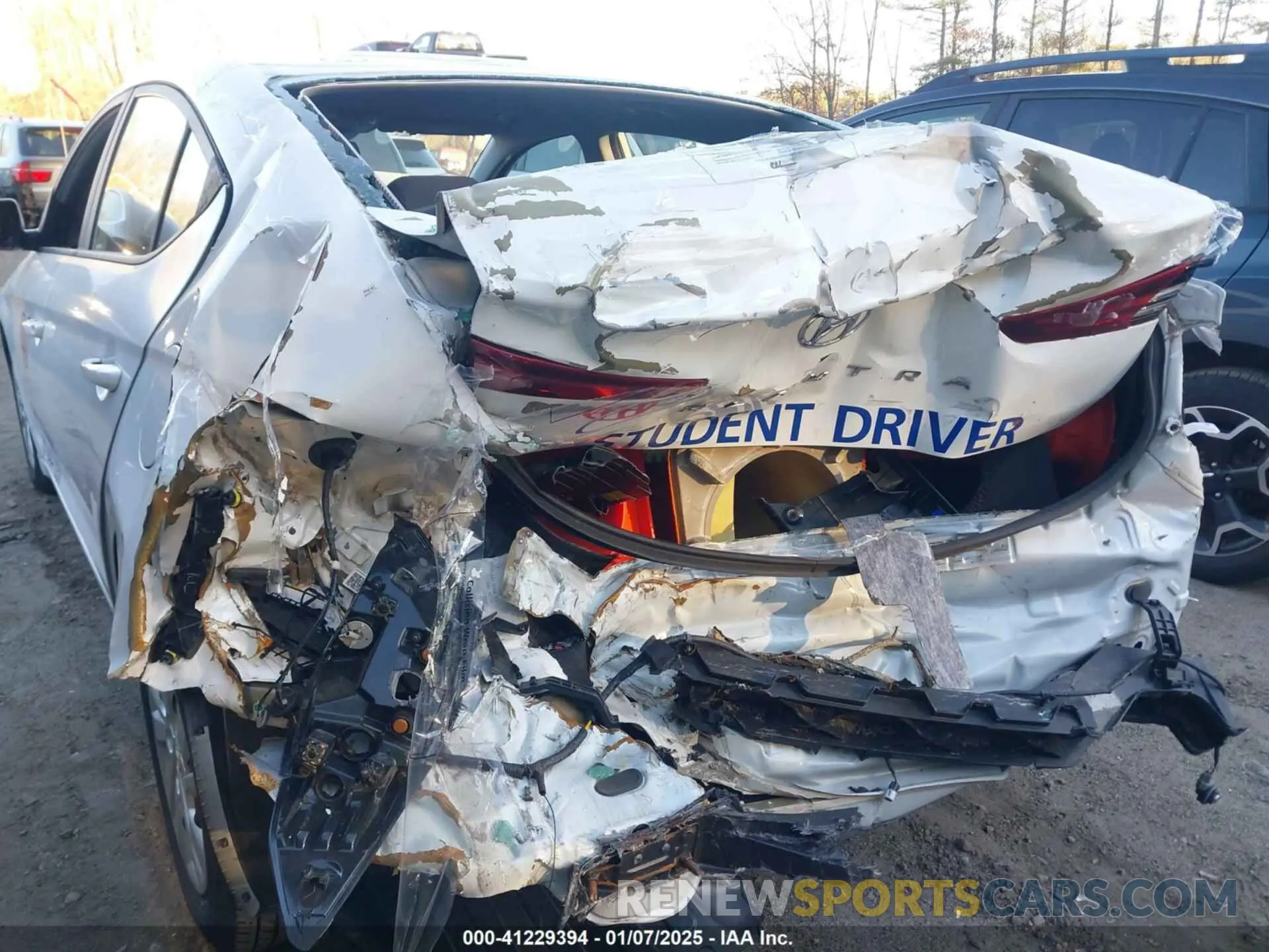 6 Photograph of a damaged car 5NPD74LF0KH406242 HYUNDAI ELANTRA 2019