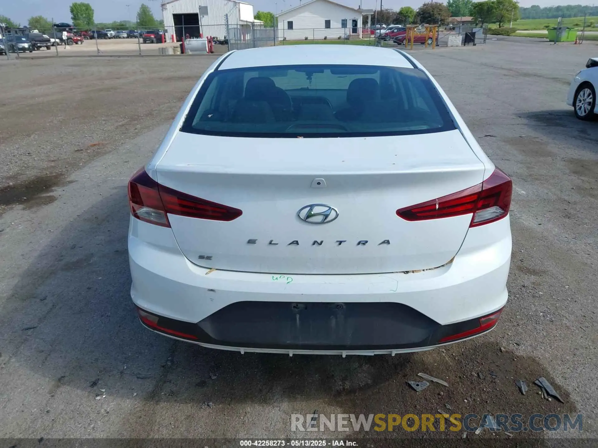 16 Photograph of a damaged car 5NPD74LF0KH411781 HYUNDAI ELANTRA 2019