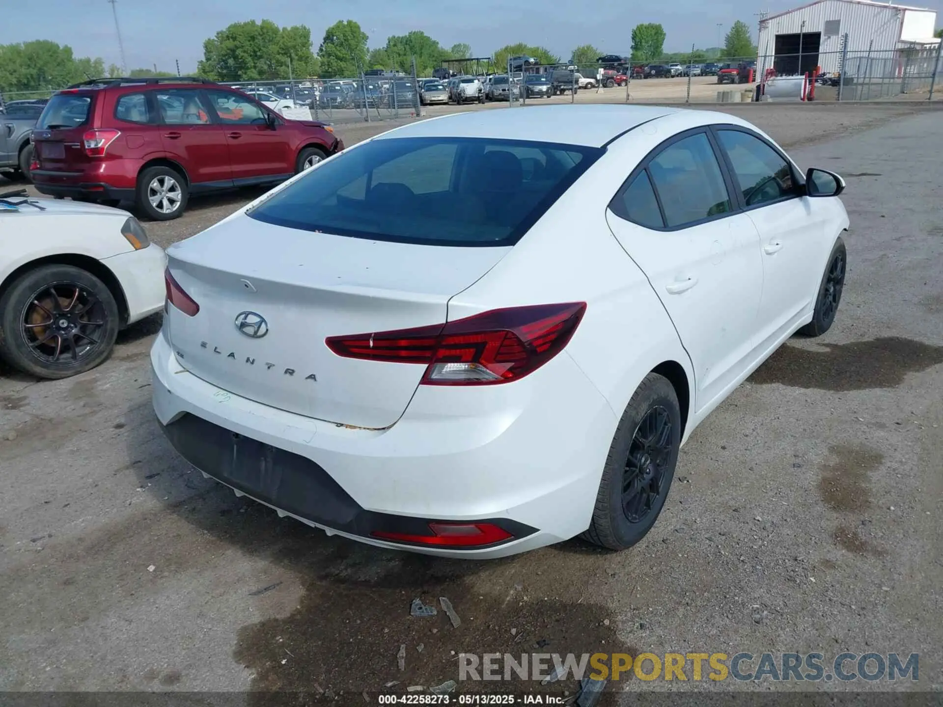 4 Photograph of a damaged car 5NPD74LF0KH411781 HYUNDAI ELANTRA 2019