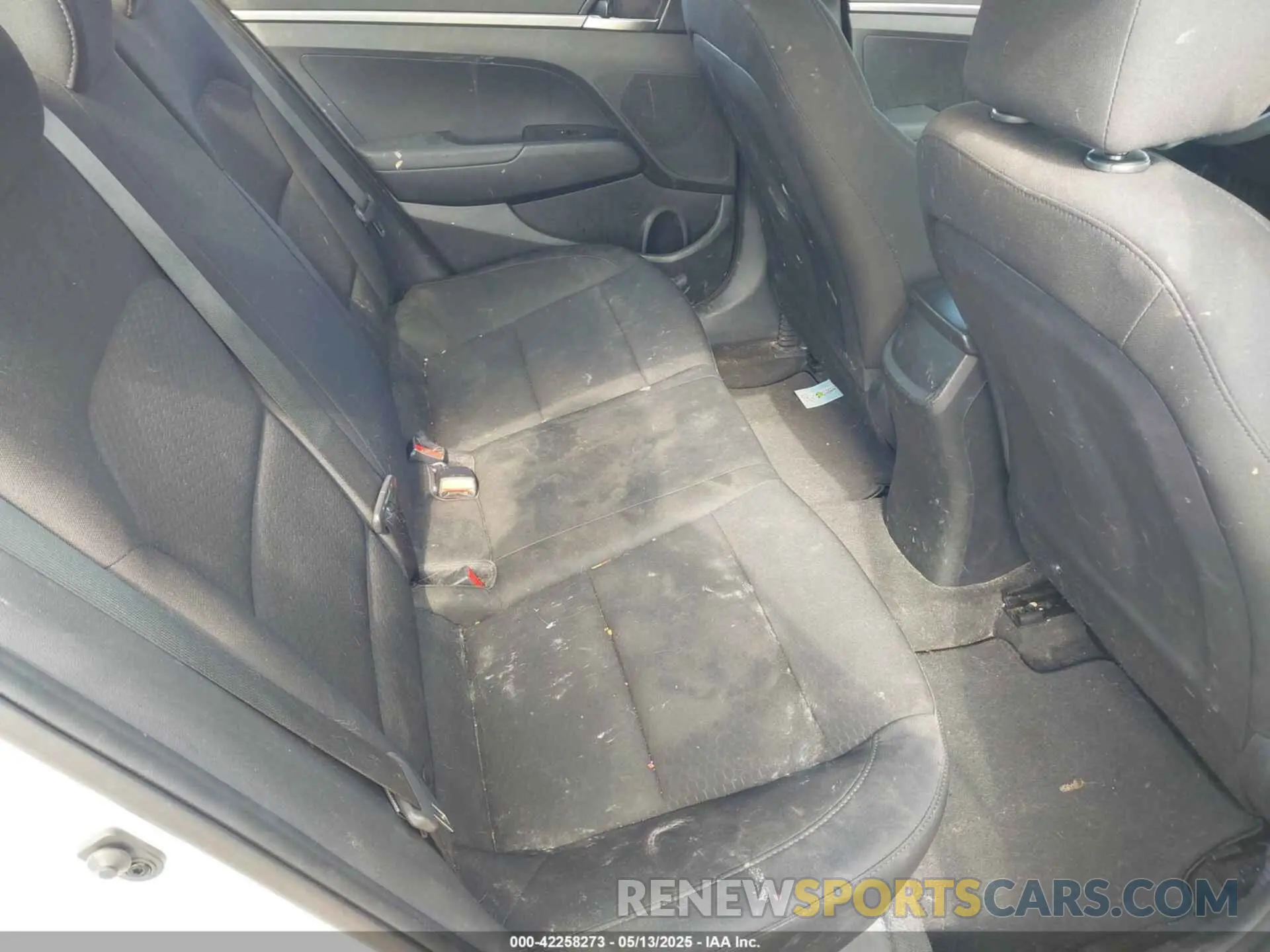 8 Photograph of a damaged car 5NPD74LF0KH411781 HYUNDAI ELANTRA 2019