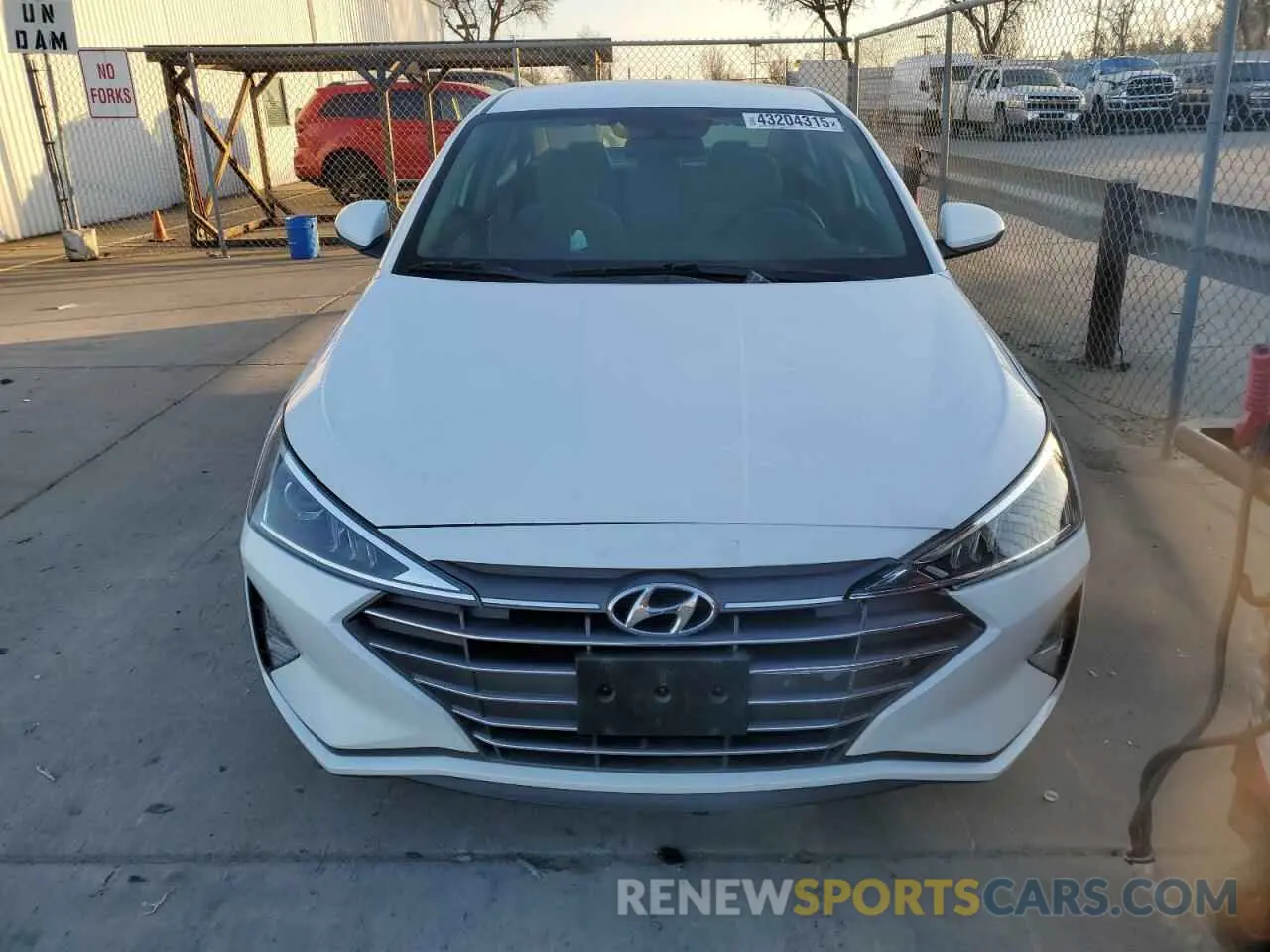 5 Photograph of a damaged car 5NPD74LF0KH423736 HYUNDAI ELANTRA 2019