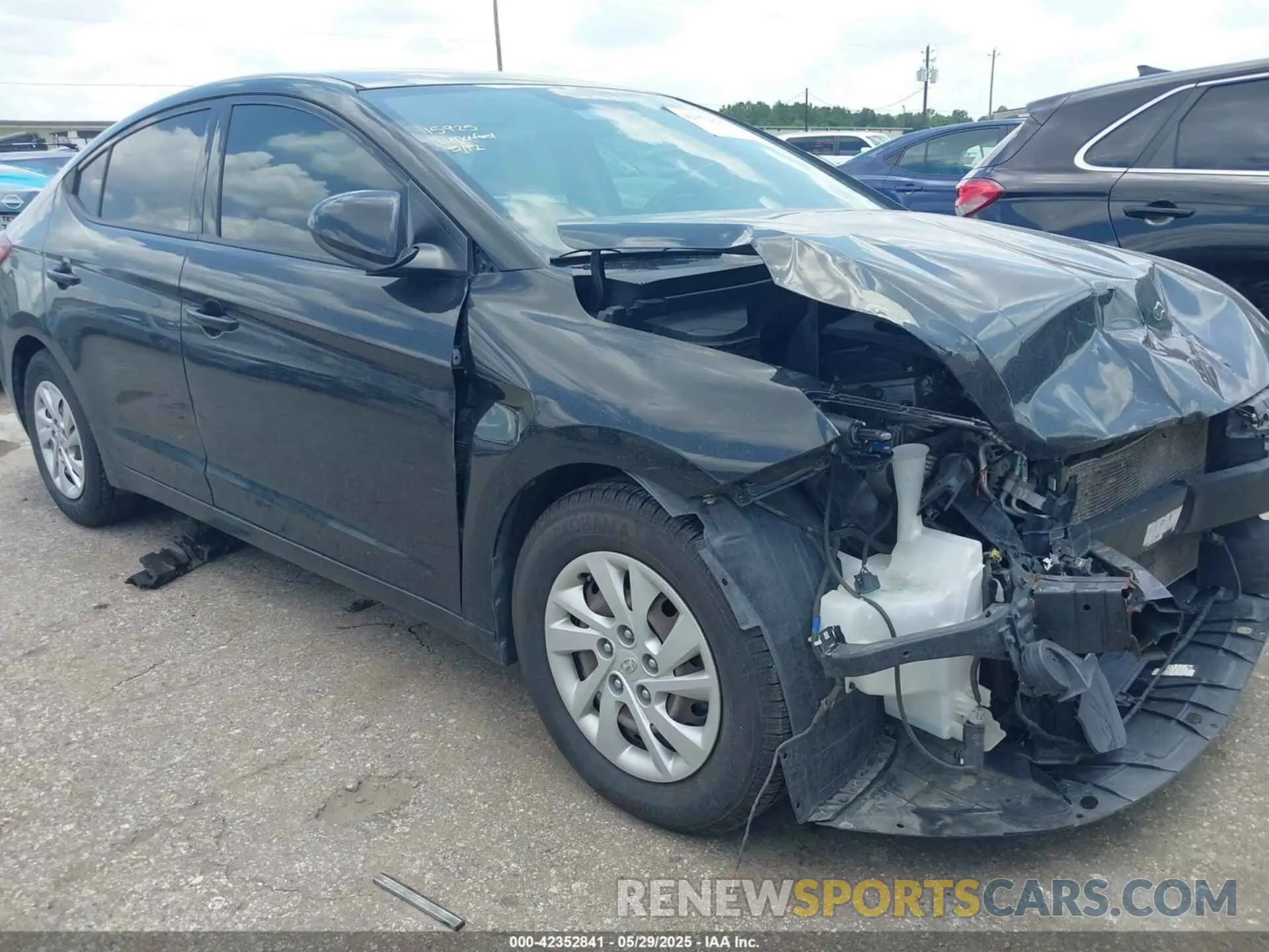 1 Photograph of a damaged car 5NPD74LF0KH426667 HYUNDAI ELANTRA 2019