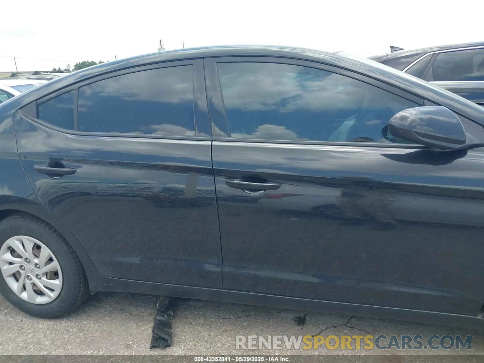 13 Photograph of a damaged car 5NPD74LF0KH426667 HYUNDAI ELANTRA 2019