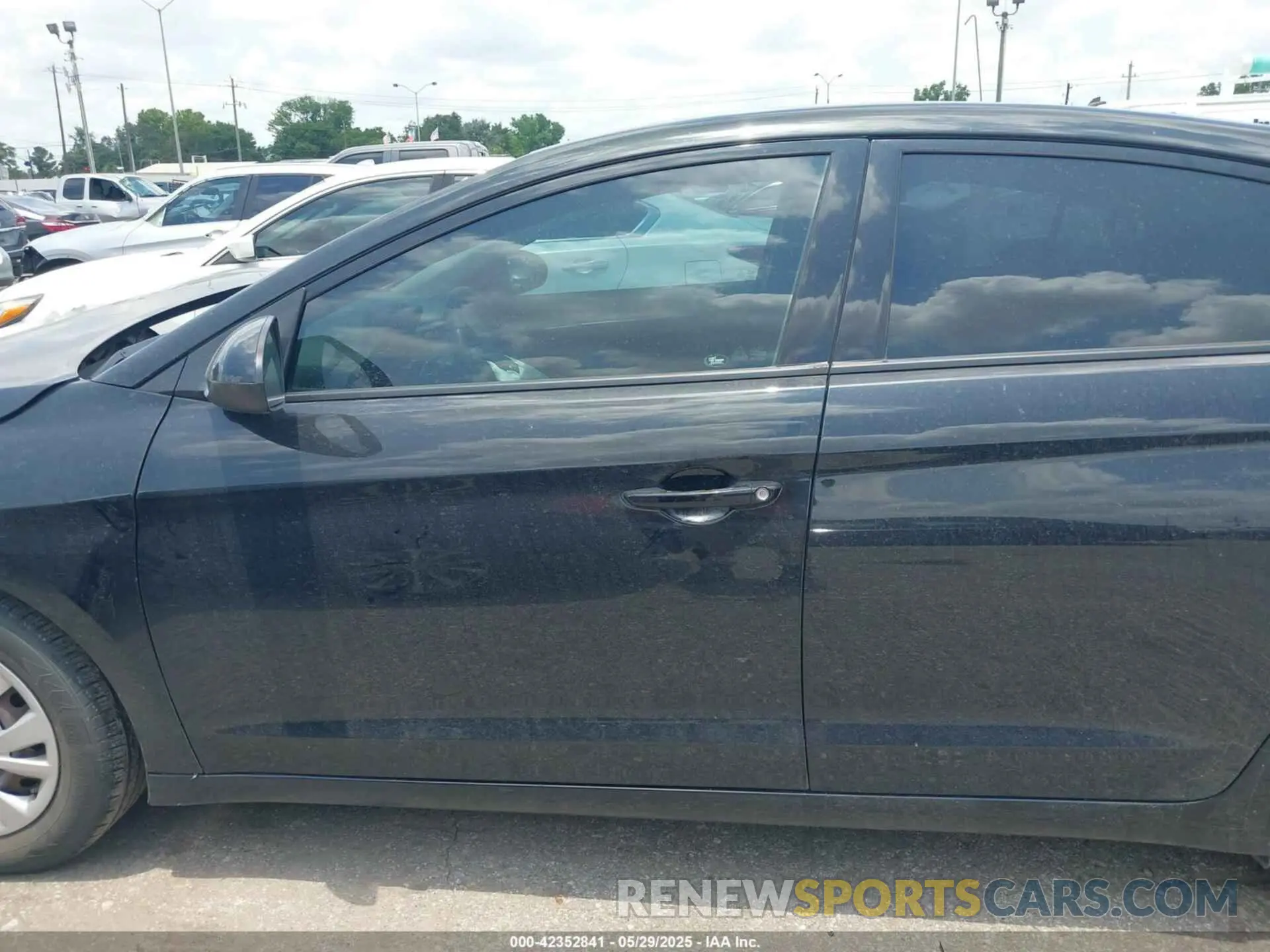 14 Photograph of a damaged car 5NPD74LF0KH426667 HYUNDAI ELANTRA 2019
