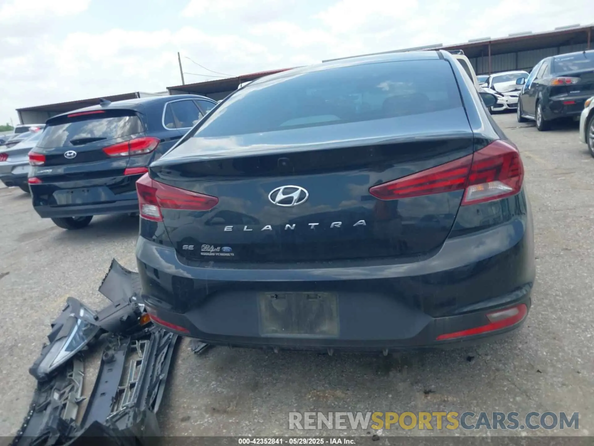 16 Photograph of a damaged car 5NPD74LF0KH426667 HYUNDAI ELANTRA 2019