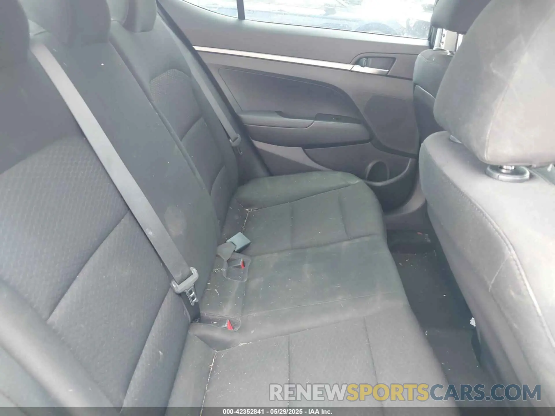 8 Photograph of a damaged car 5NPD74LF0KH426667 HYUNDAI ELANTRA 2019