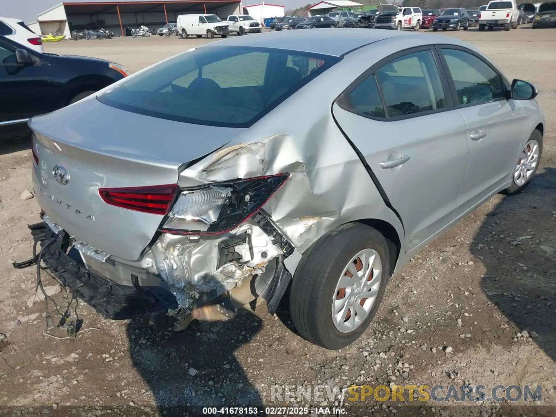 4 Photograph of a damaged car 5NPD74LF0KH433862 HYUNDAI ELANTRA 2019