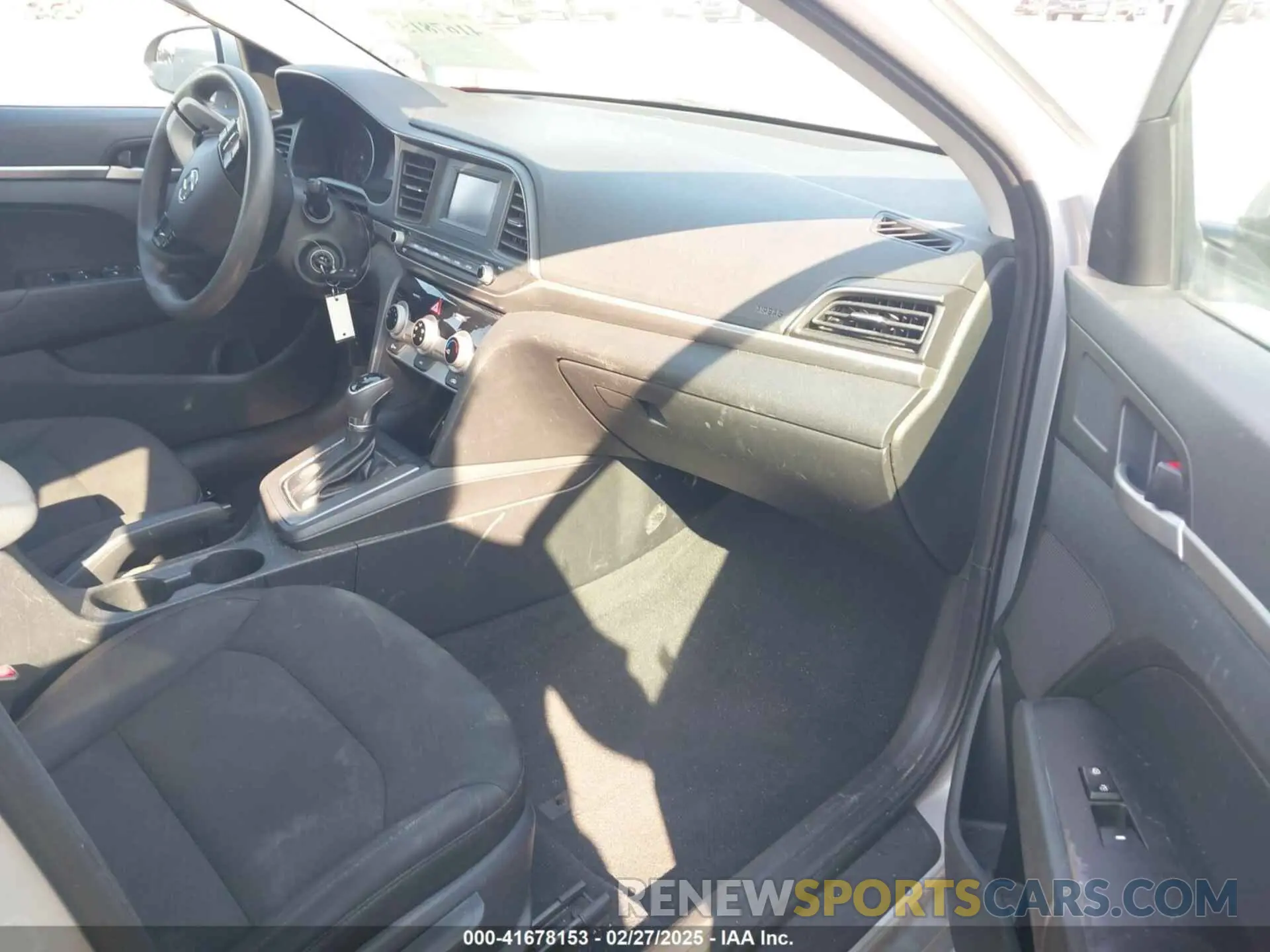 5 Photograph of a damaged car 5NPD74LF0KH433862 HYUNDAI ELANTRA 2019