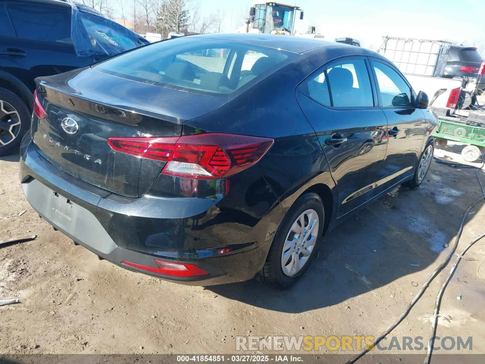 4 Photograph of a damaged car 5NPD74LF0KH441668 HYUNDAI ELANTRA 2019