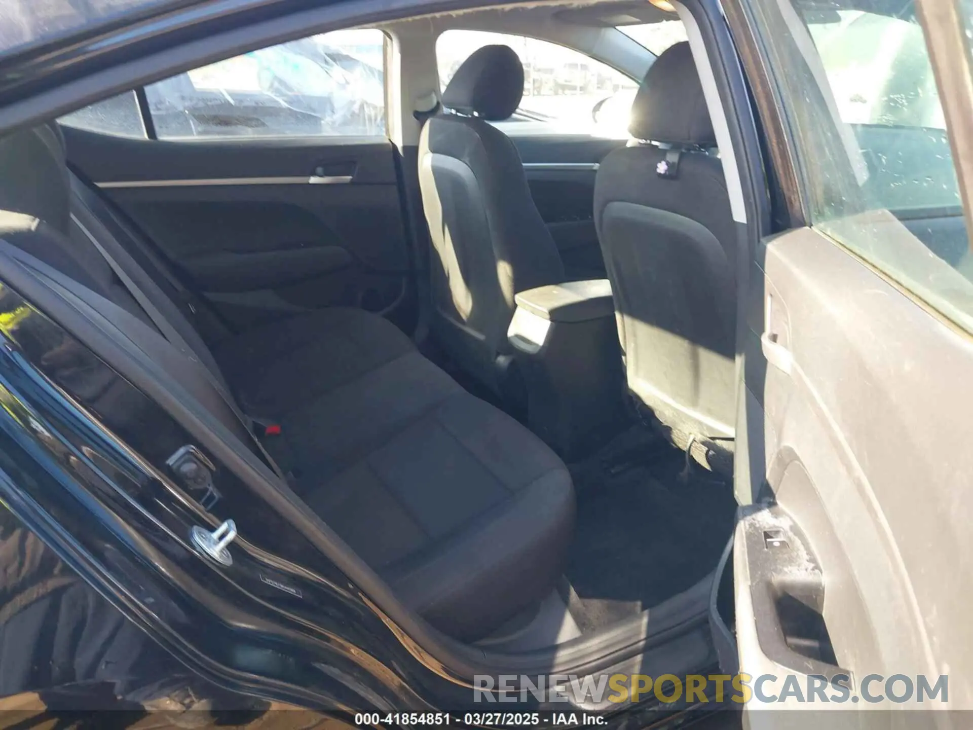 8 Photograph of a damaged car 5NPD74LF0KH441668 HYUNDAI ELANTRA 2019