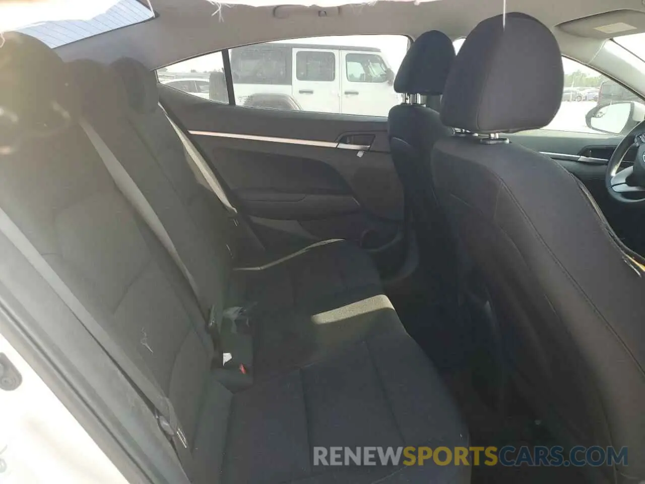 10 Photograph of a damaged car 5NPD74LF0KH450144 HYUNDAI ELANTRA 2019