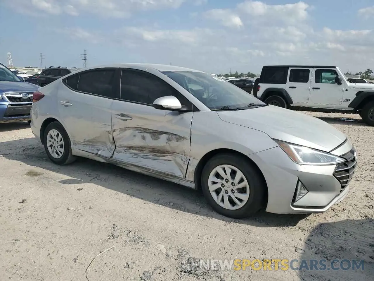 4 Photograph of a damaged car 5NPD74LF0KH450144 HYUNDAI ELANTRA 2019