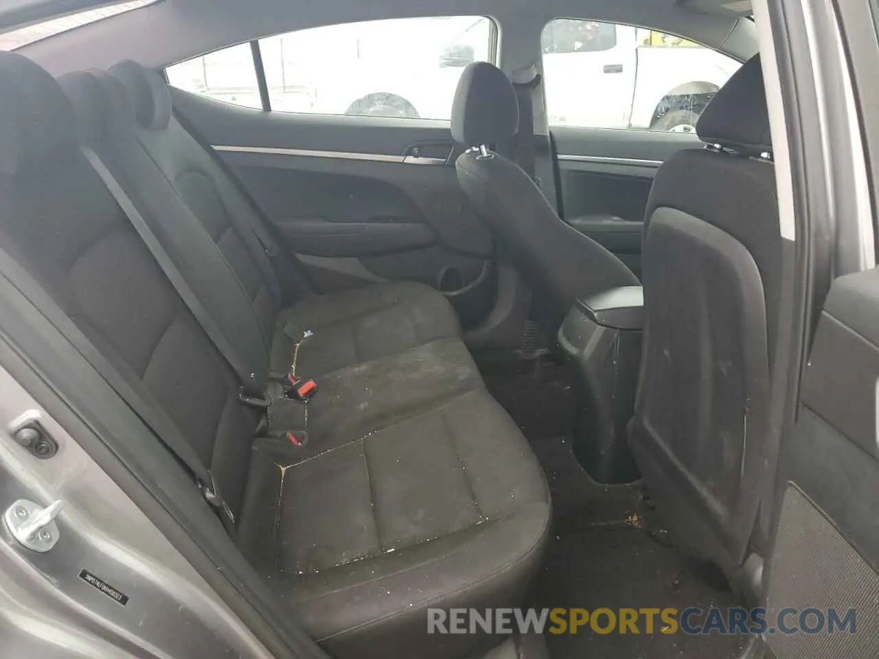 10 Photograph of a damaged car 5NPD74LF0KH450323 HYUNDAI ELANTRA 2019