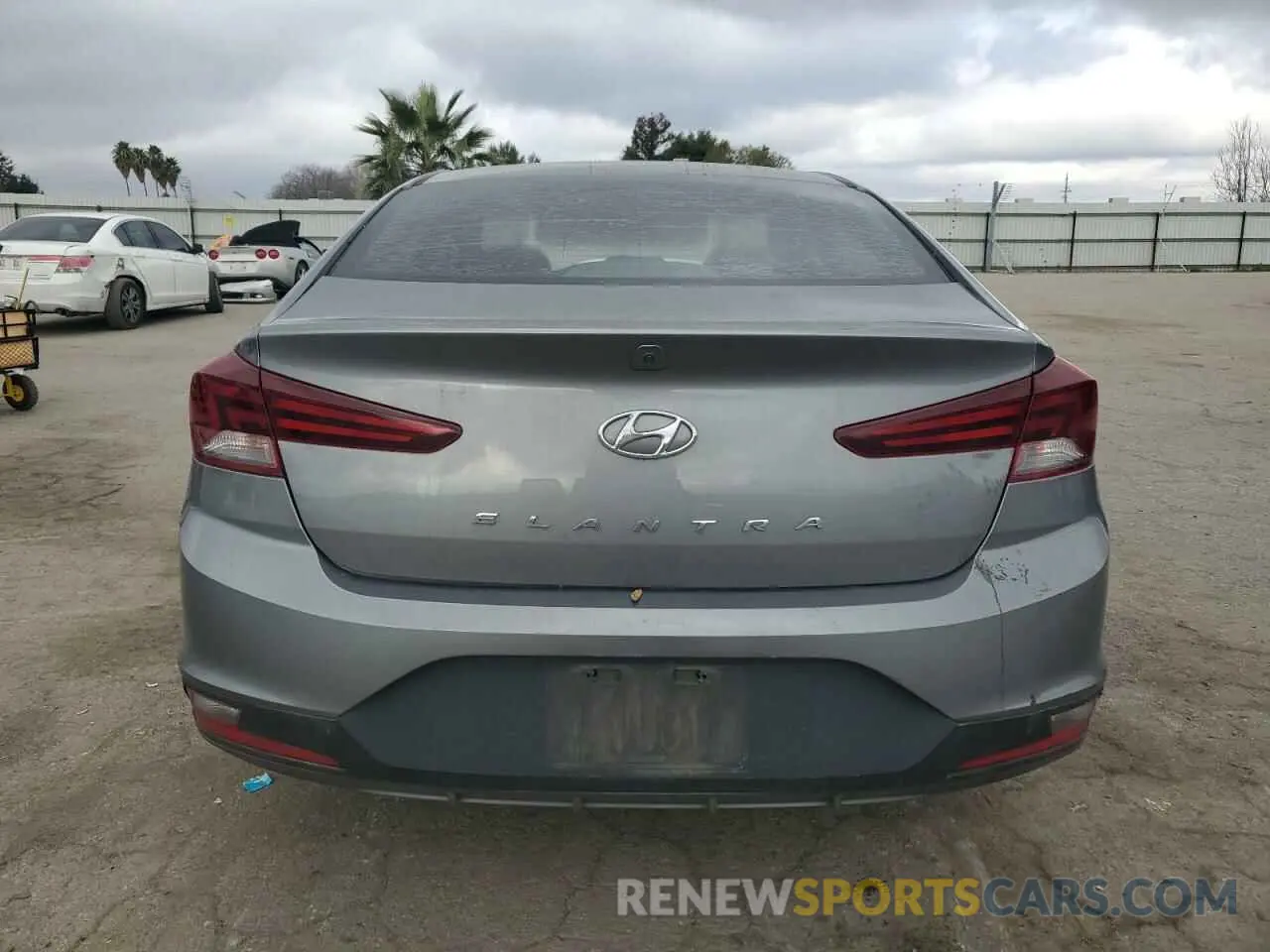 6 Photograph of a damaged car 5NPD74LF0KH450323 HYUNDAI ELANTRA 2019