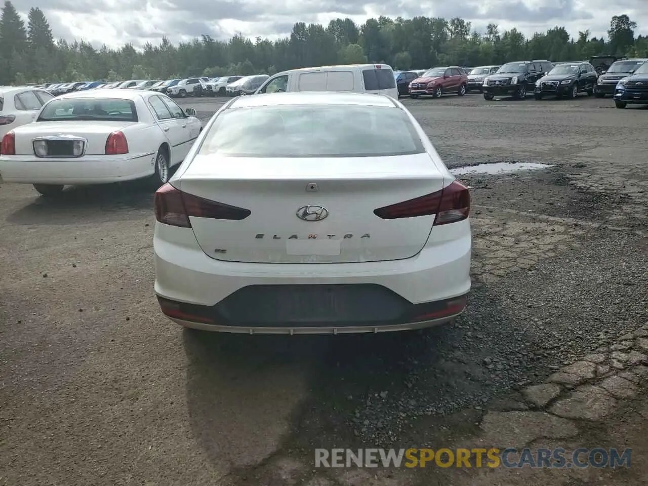 6 Photograph of a damaged car 5NPD74LF0KH451102 HYUNDAI ELANTRA 2019