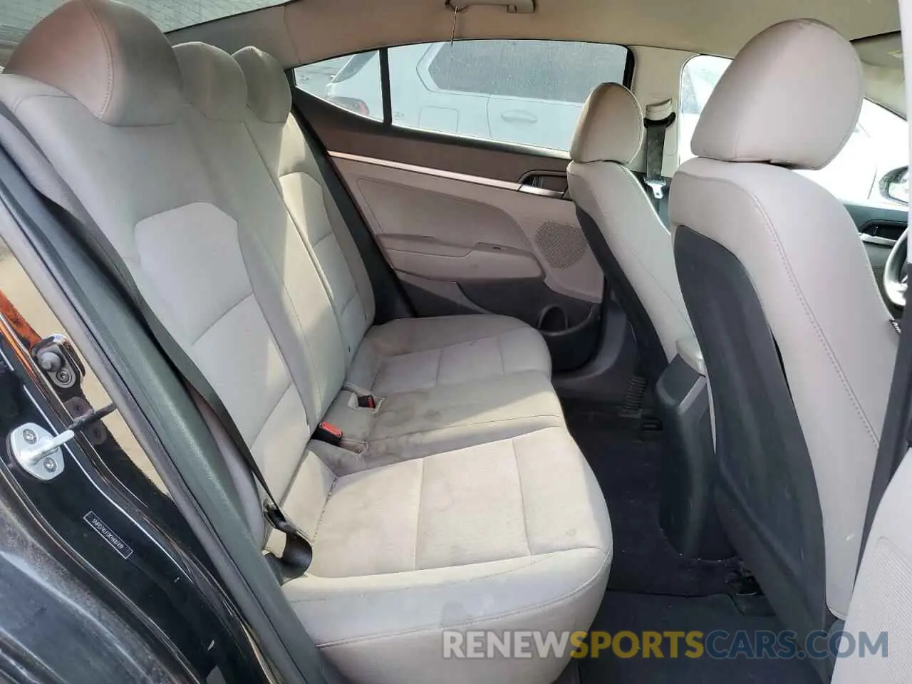 10 Photograph of a damaged car 5NPD74LF0KH487419 HYUNDAI ELANTRA 2019