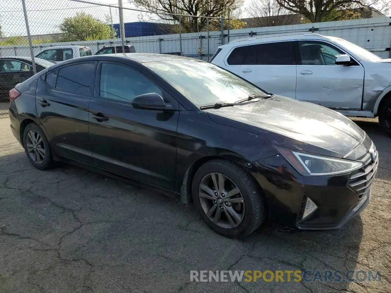 4 Photograph of a damaged car 5NPD74LF0KH487419 HYUNDAI ELANTRA 2019