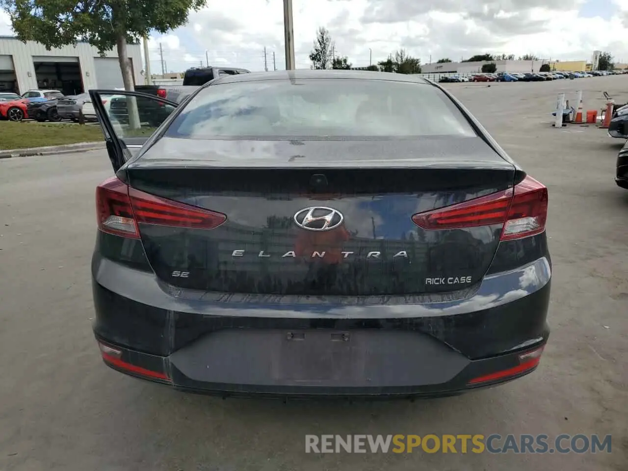 6 Photograph of a damaged car 5NPD74LF0KH489719 HYUNDAI ELANTRA 2019