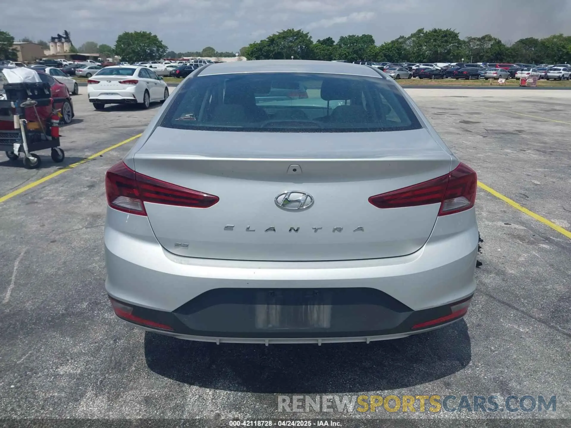 16 Photograph of a damaged car 5NPD74LF1KH430405 HYUNDAI ELANTRA 2019