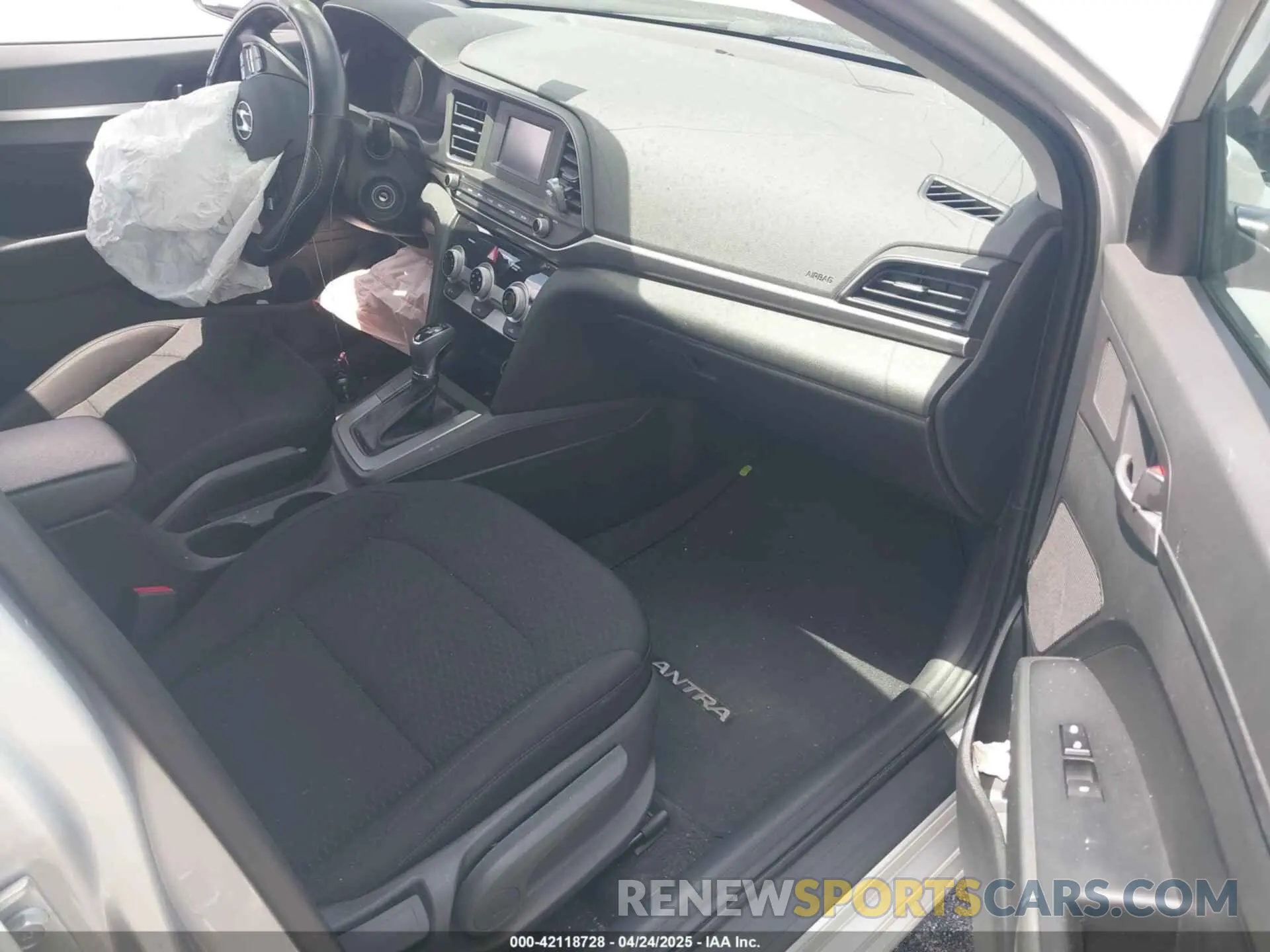 5 Photograph of a damaged car 5NPD74LF1KH430405 HYUNDAI ELANTRA 2019