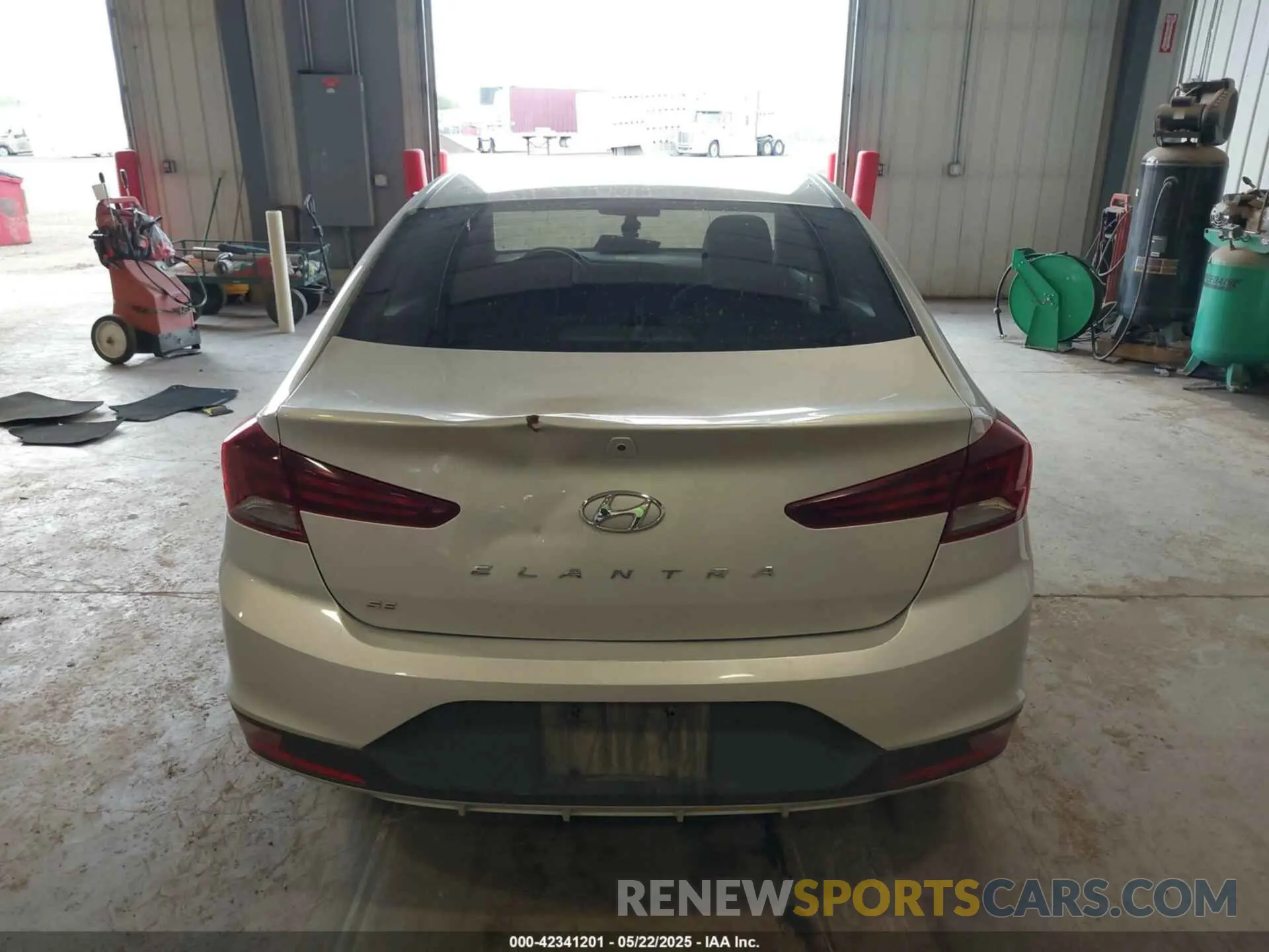 17 Photograph of a damaged car 5NPD74LF1KH473223 HYUNDAI ELANTRA 2019