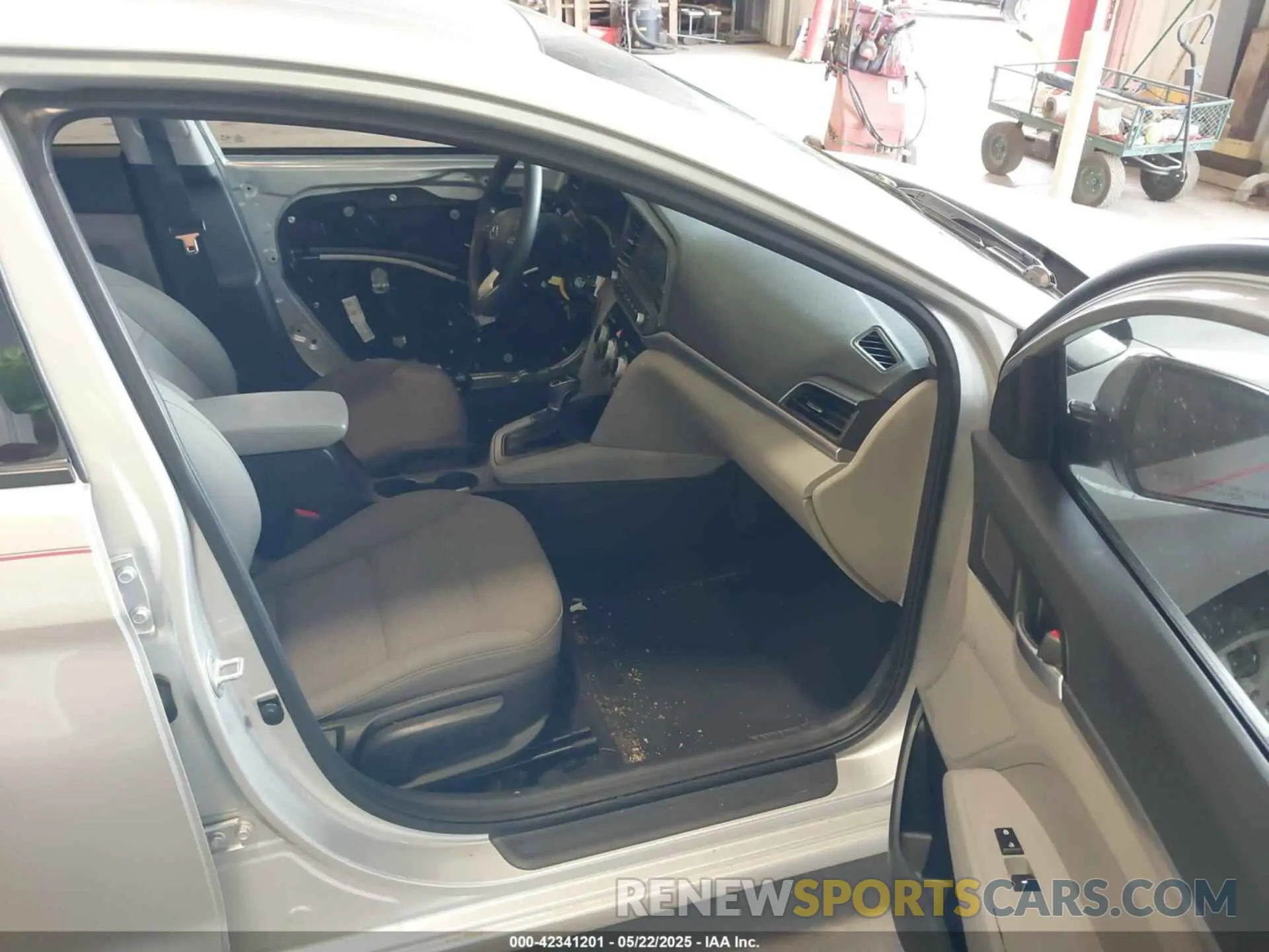 5 Photograph of a damaged car 5NPD74LF1KH473223 HYUNDAI ELANTRA 2019