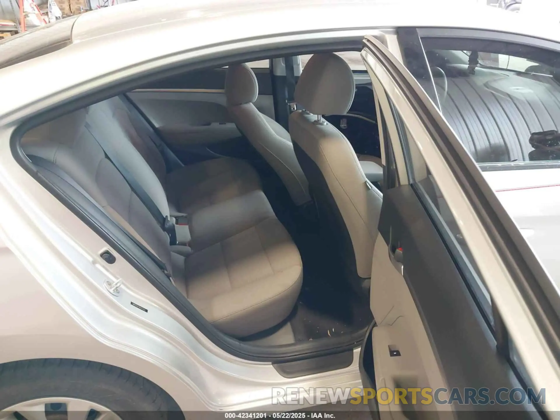 8 Photograph of a damaged car 5NPD74LF1KH473223 HYUNDAI ELANTRA 2019
