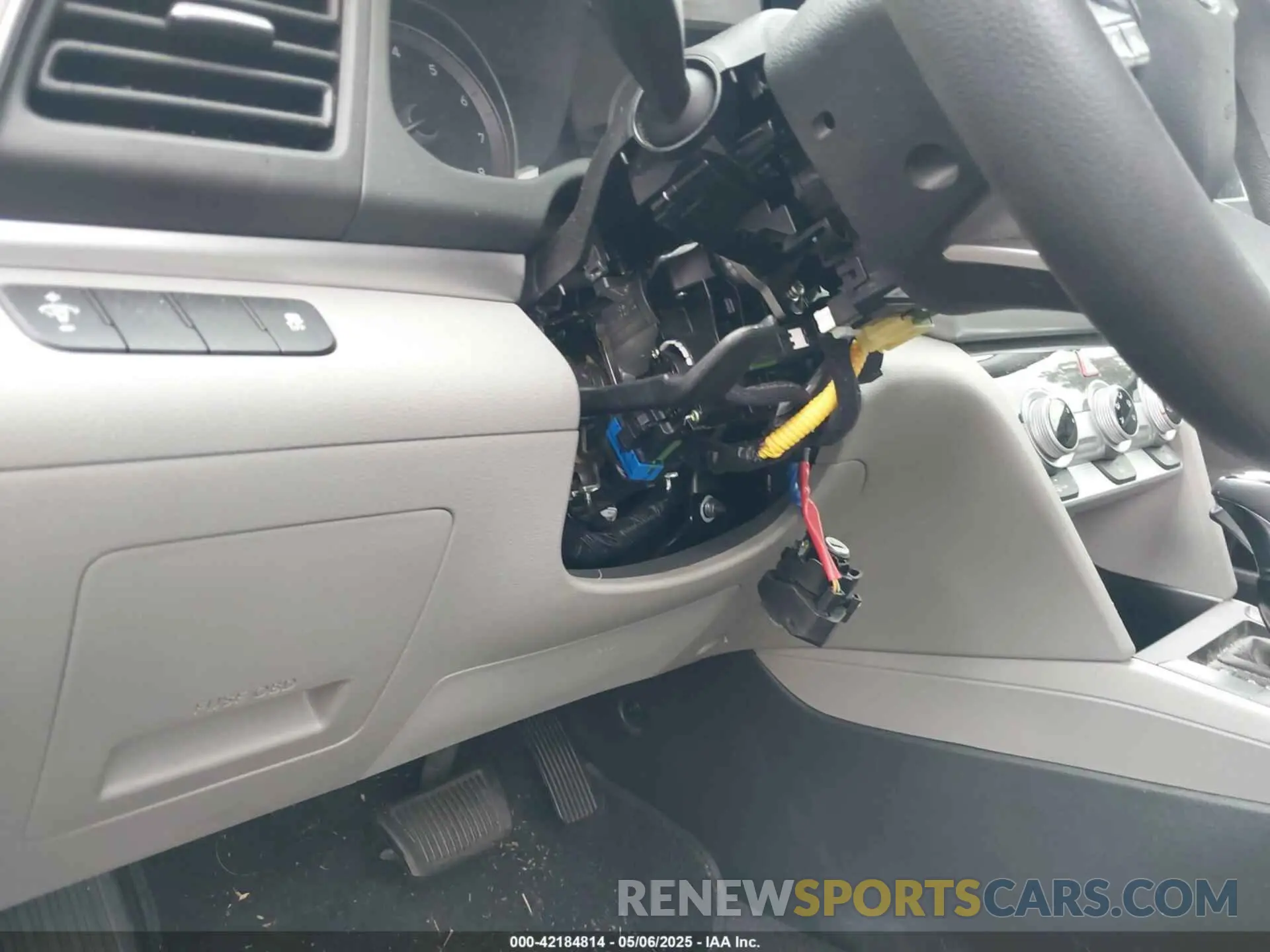 17 Photograph of a damaged car 5NPD74LF1KH493181 HYUNDAI ELANTRA 2019